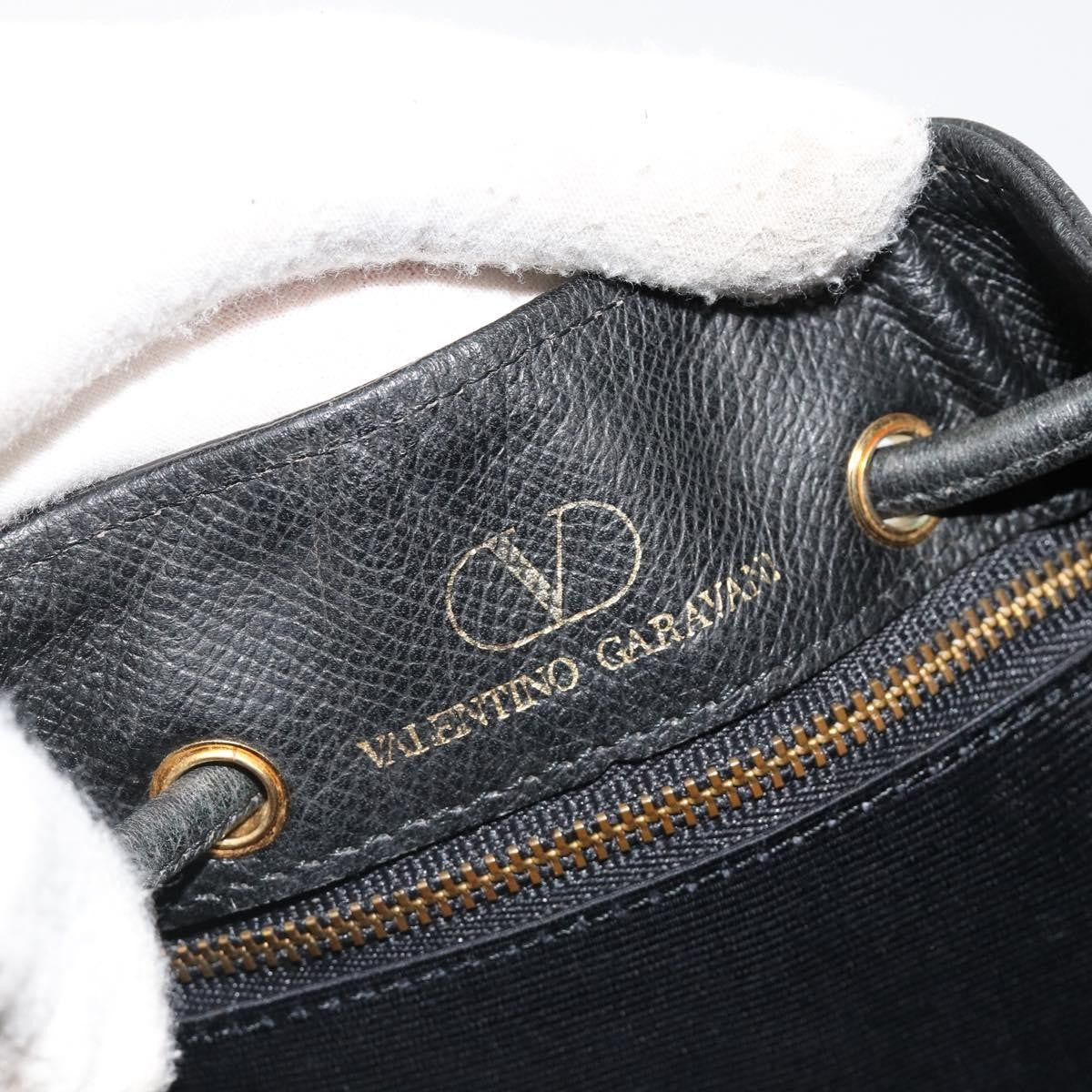 Valentino Garavani Vintage Leather Black Leather Shoulder Bag Bag (Pre-Owned)