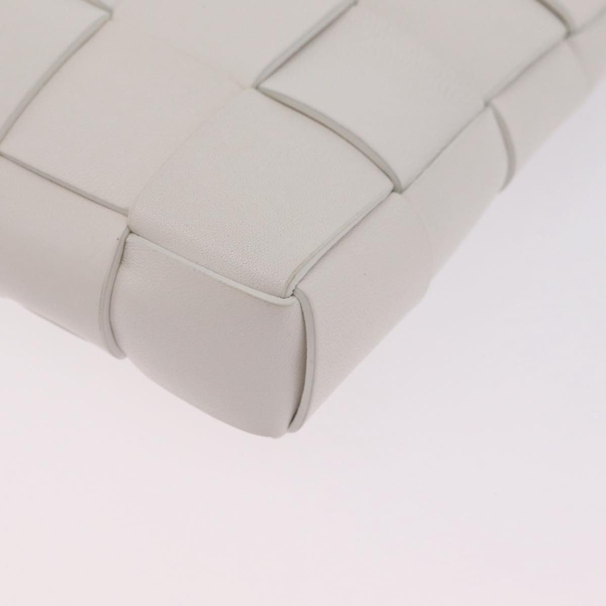 Bottega Veneta The Snap Clutch Maxi Intrecciato Leather With Wood And Metal White Leather Clutche & Pouche Bag (Pre-Owned)