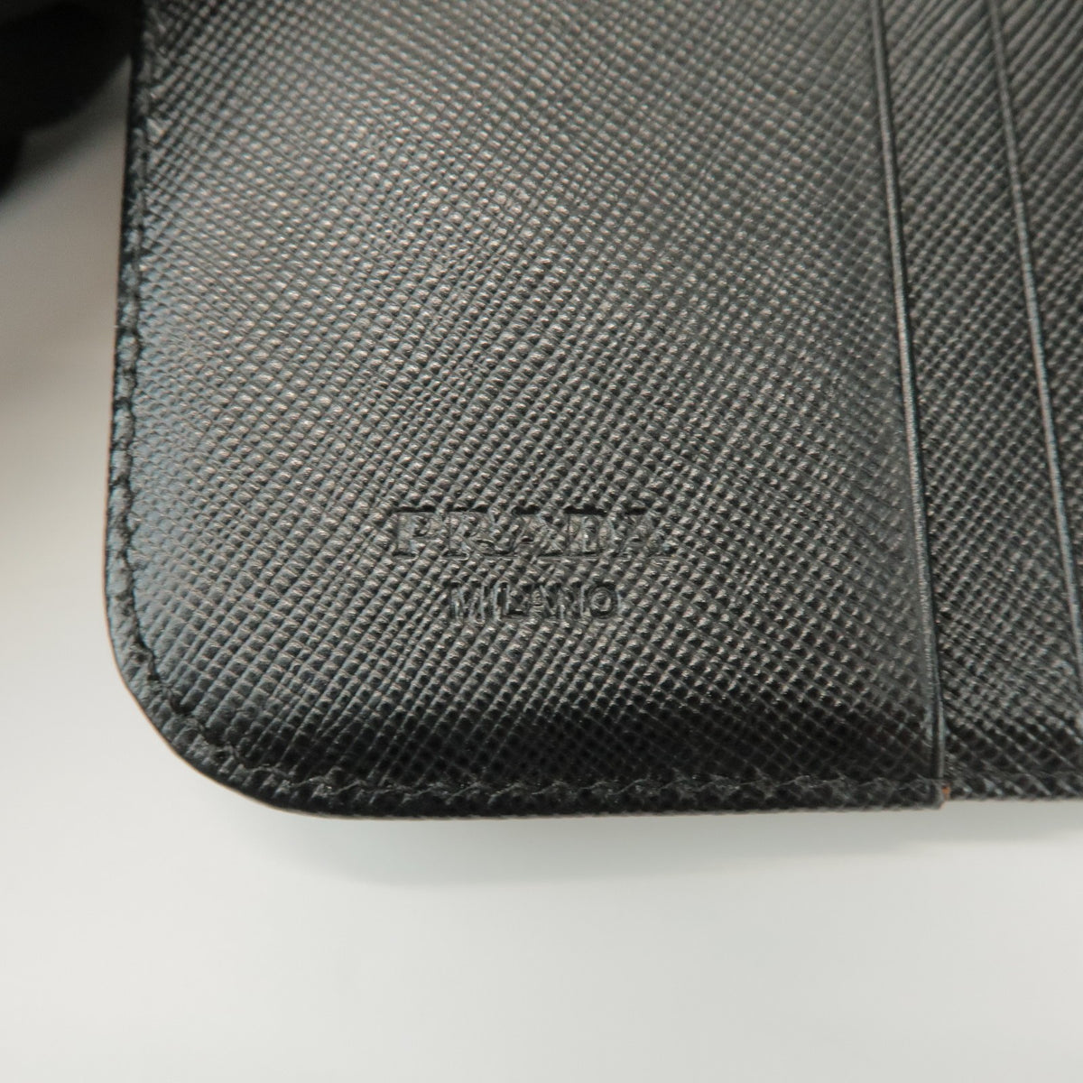 Prada Bifold Zip Around Saffiano Leather Black Leather Wallets Accessory (Pre-Owned)
