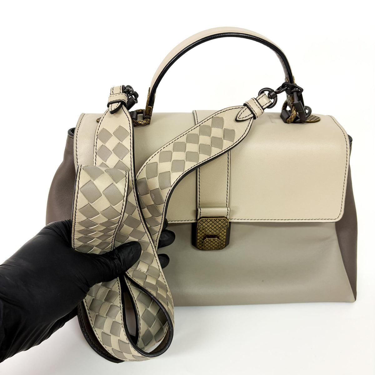 Bottega Veneta Piazza Top Handle Leather With Intrecciato Detail Gray Leather Handbag (Pre-Owned)