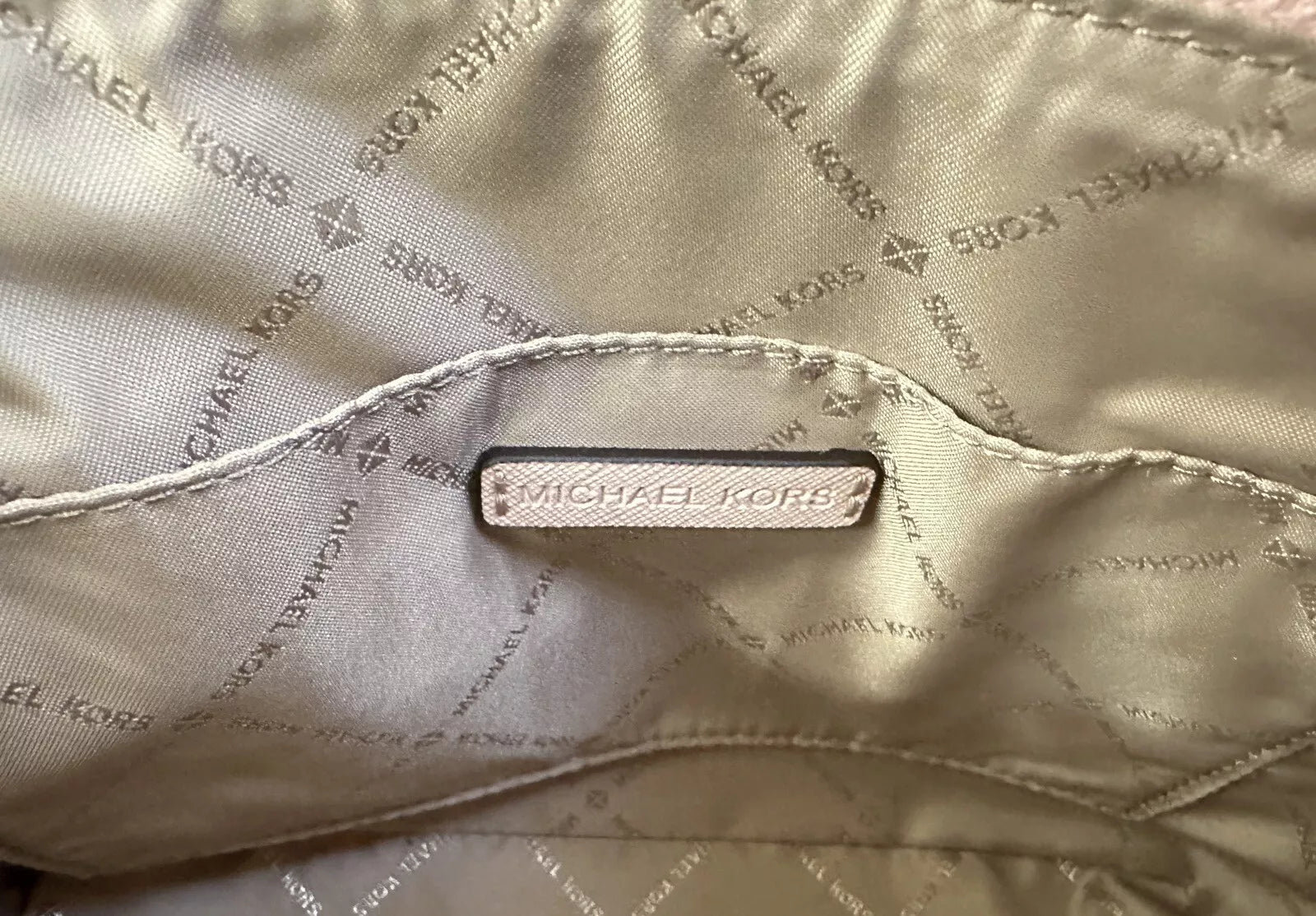 Michael Kors Women's Jet set Travel Dome Leather Crossbody Bag