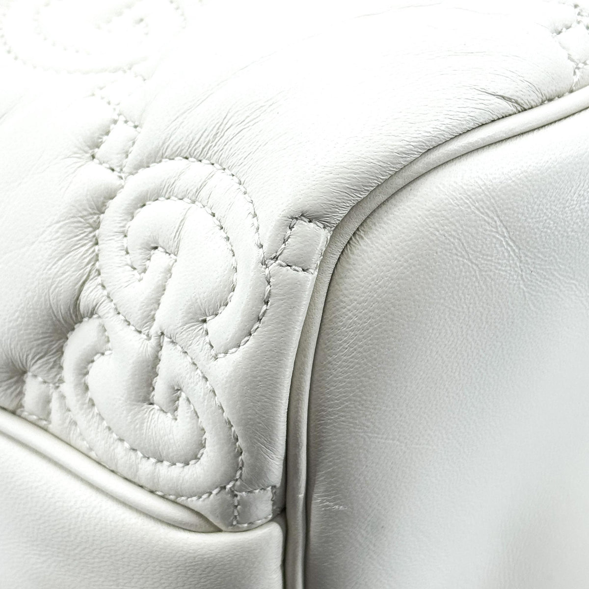 Gucci Gg Marmont Matelassé Leather White Leather Shoulder Bag Bag (Pre-Owned)