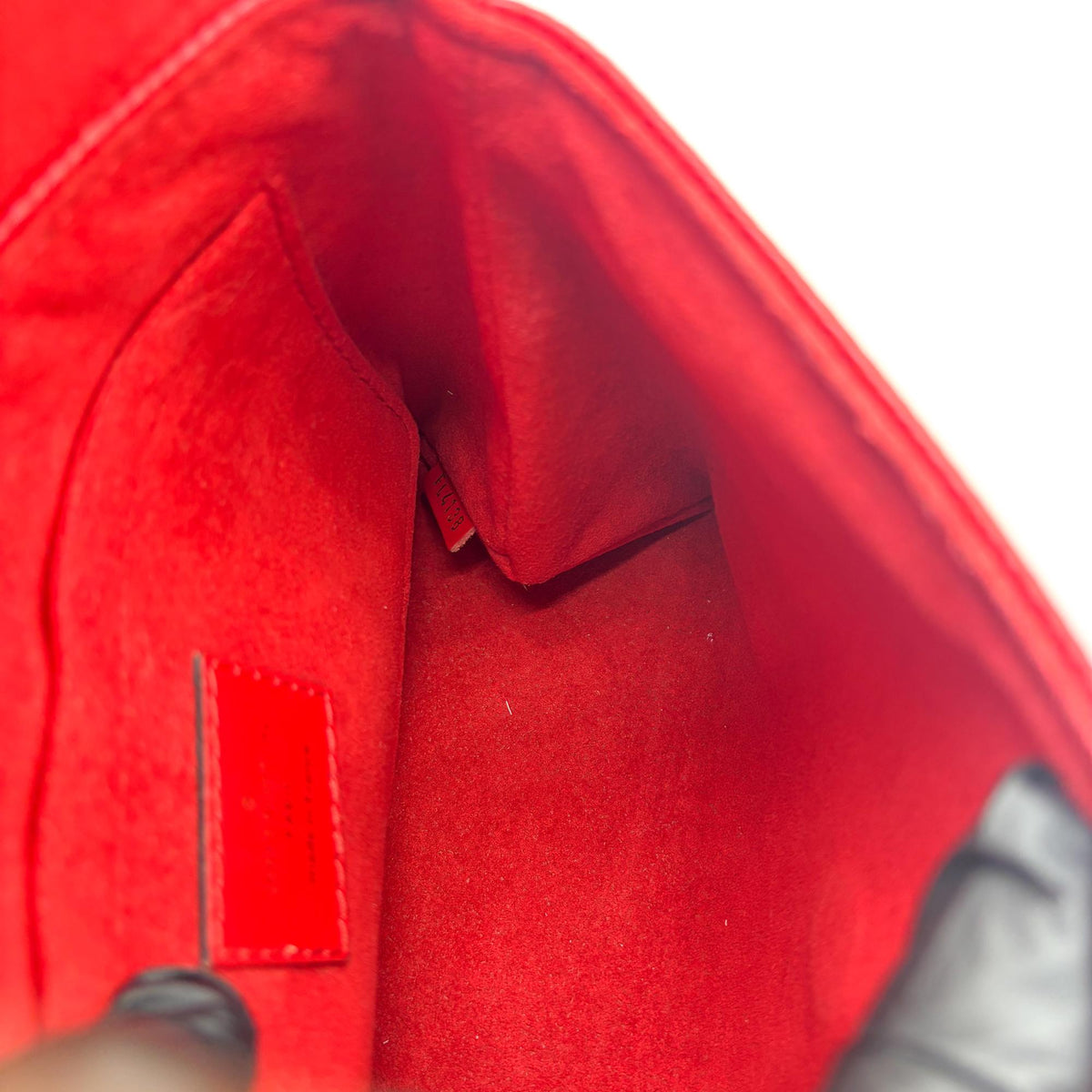 Louis Vuitton Locky Epi Leather Red Leather Handbag (Pre-Owned)