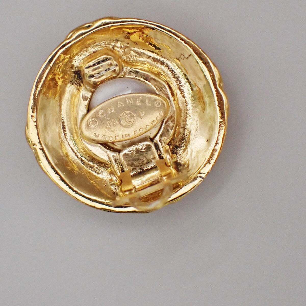 Chanel Vintage Round Clip-On Metal With Faux Pearl Gold Gold_Plated Earrings Jewelry (Pre-Owned)