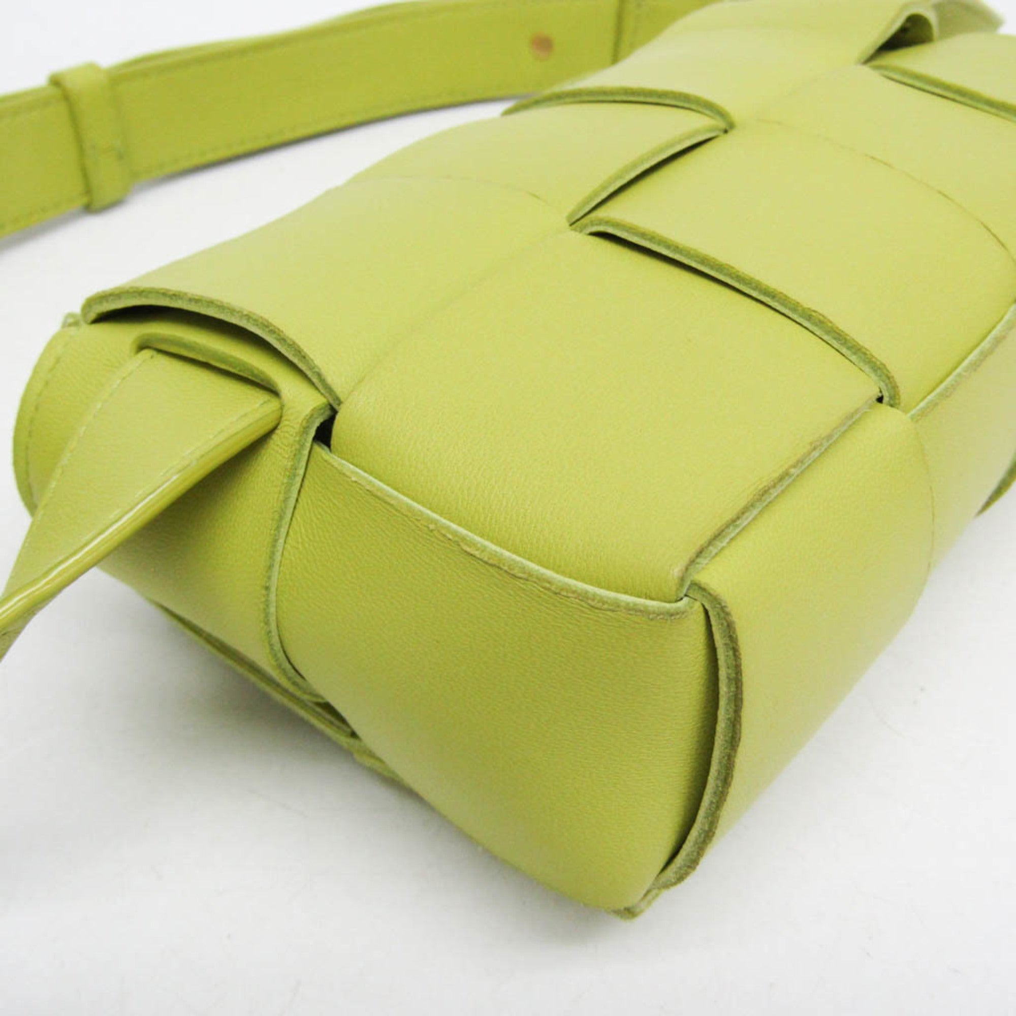 Bottega Veneta Cassette Leather Green Leather Clutche & Pouche Bag (Pre-Owned)