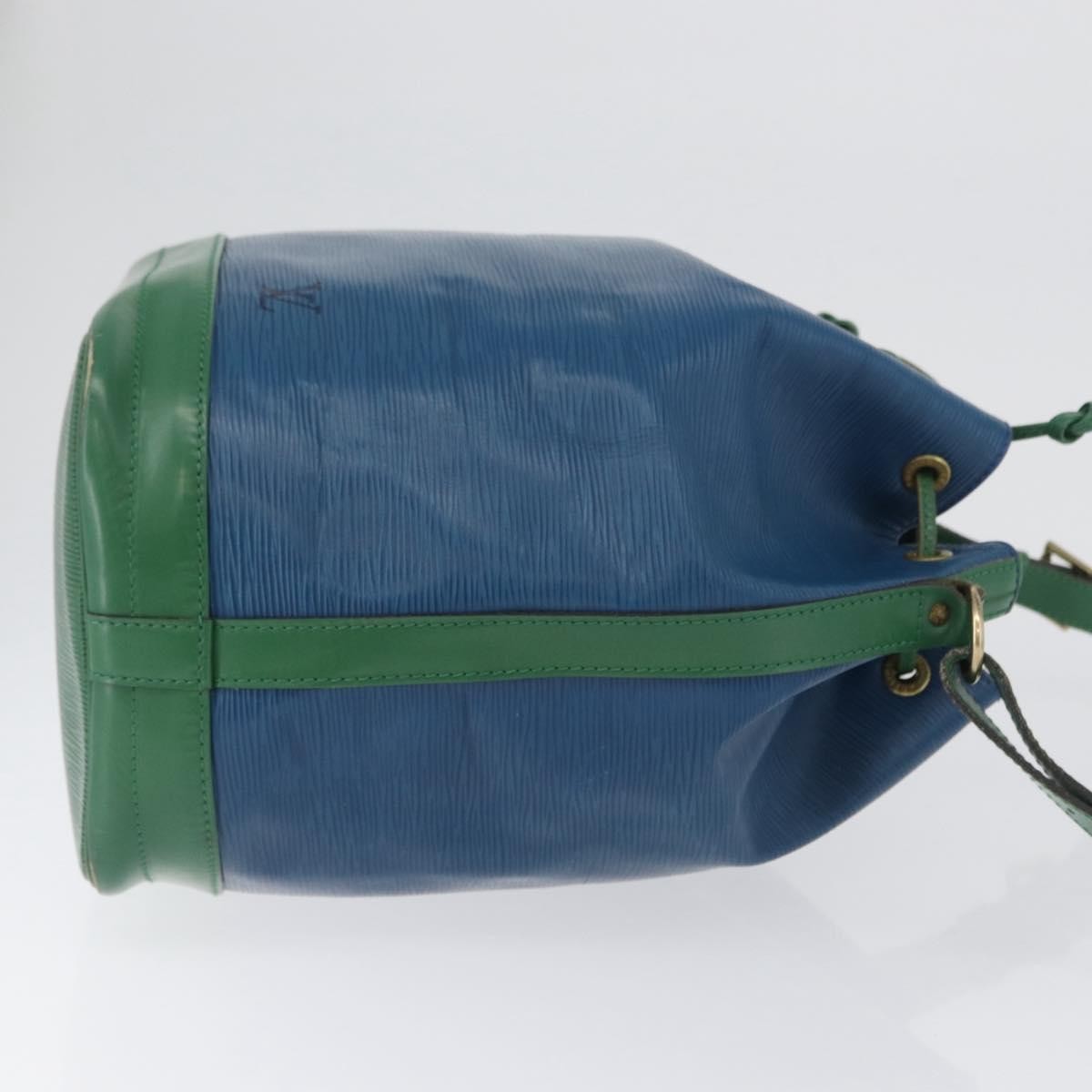 Louis Vuitton Bicolor Noe Epi Leather Blue Leather Shoulder Bag Bag (Pre-Owned)