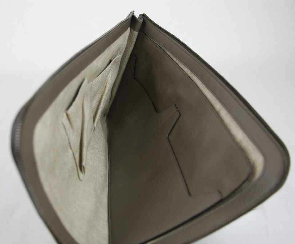 Gucci Duilio Brogue Zip Around Leather Clutch Bag (Pre-Owned)