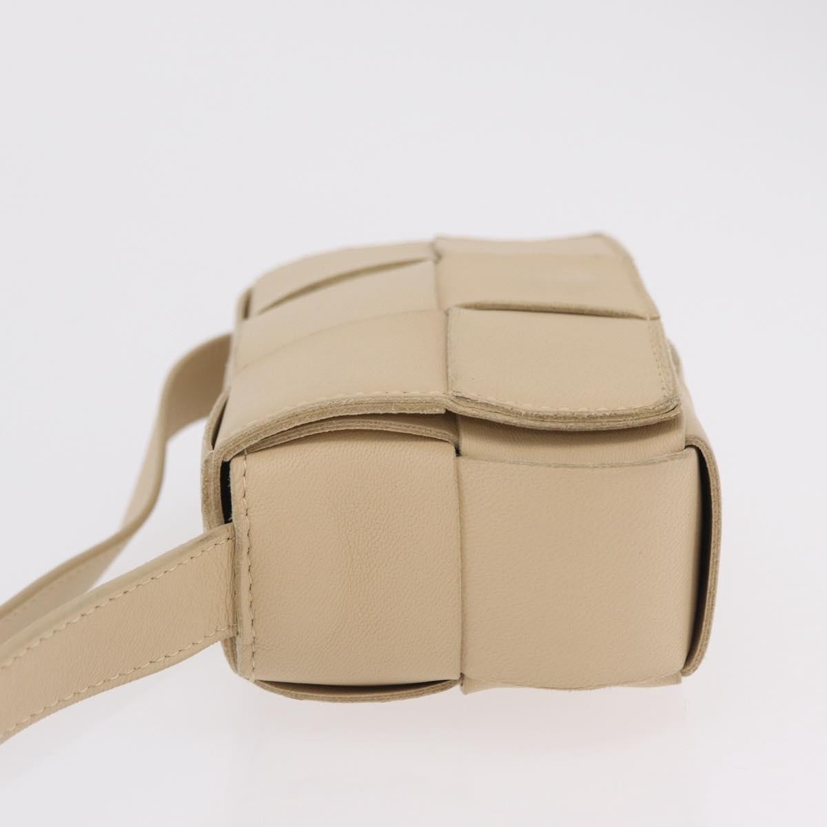 Bottega Veneta Cassette Maxi Intrecciato Leather Beige Leather Crossbody Bag Bag (Pre-Owned)