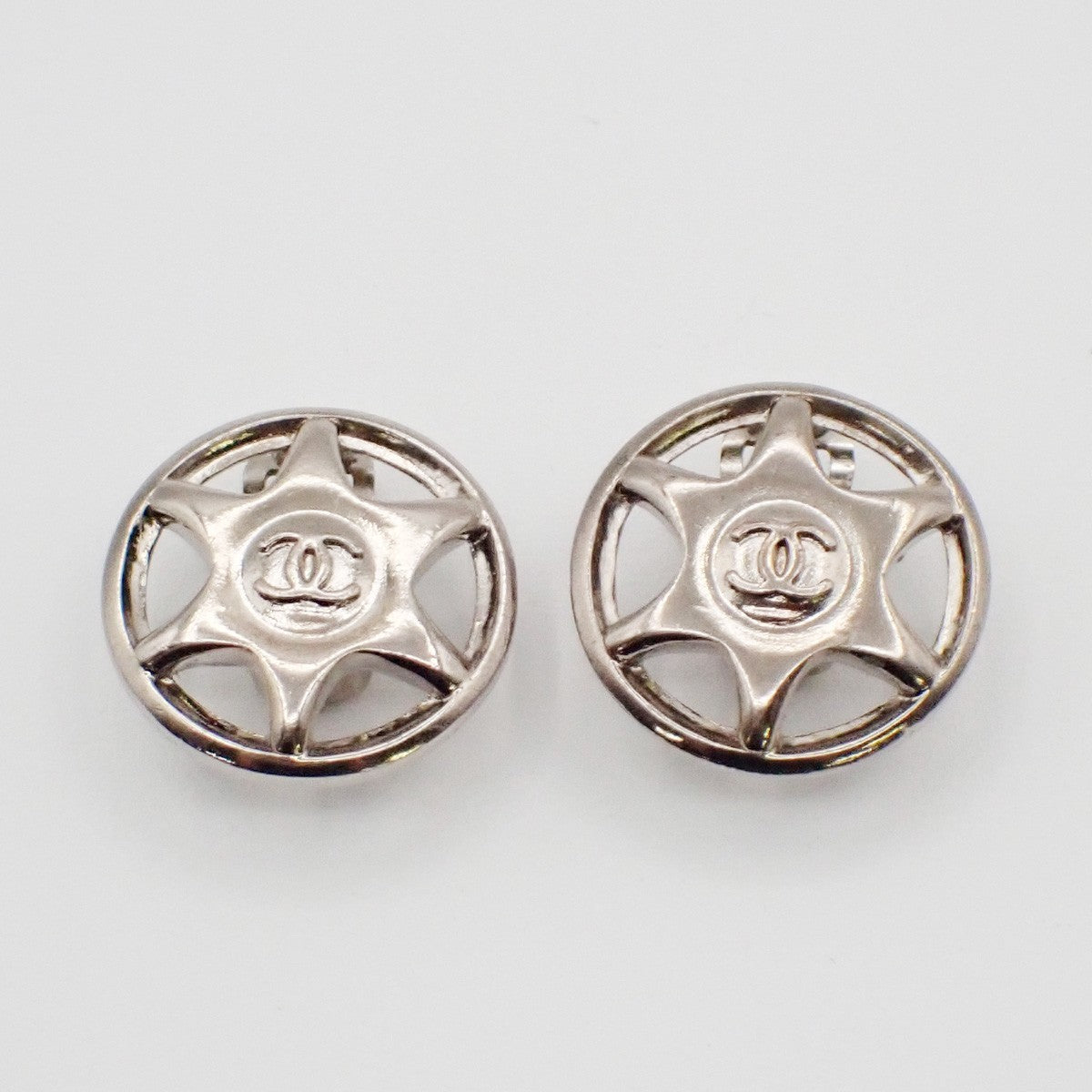 Chanel Vintage Cc Round Clip-On Metal Silver Metal Earrings Jewelry (Pre-Owned)