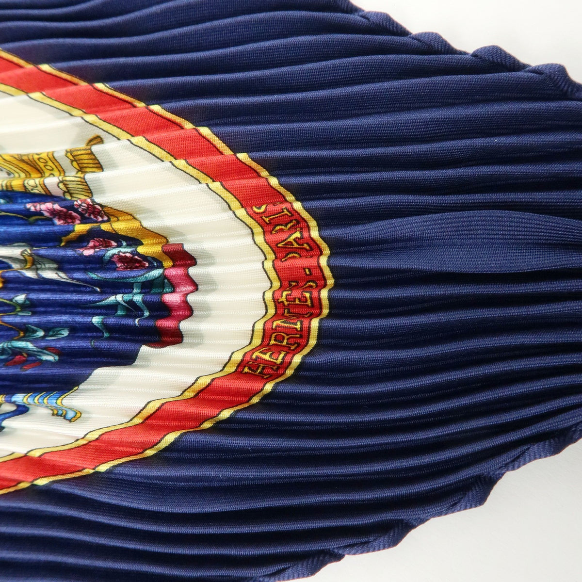 Hermes Carré 90 Pleated Silk Navy Silk Scarve & Shawl Accessory (Pre-Owned)