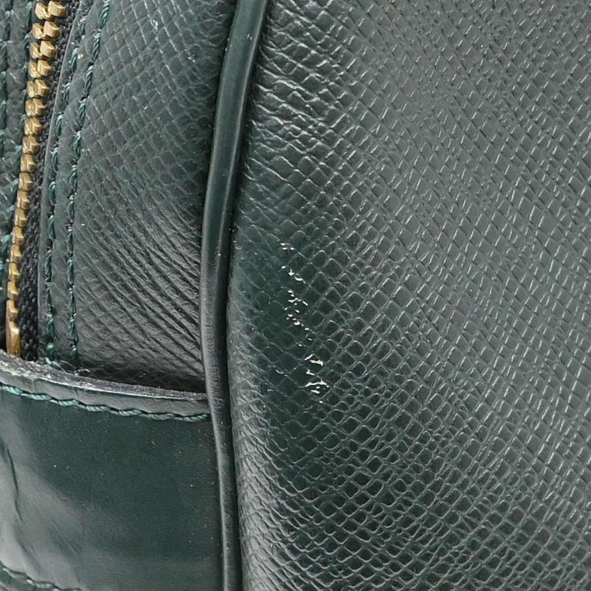 Louis Vuitton Reporter Taiga Leather Green Leather Shoulder Bag Bag (Pre-Owned)