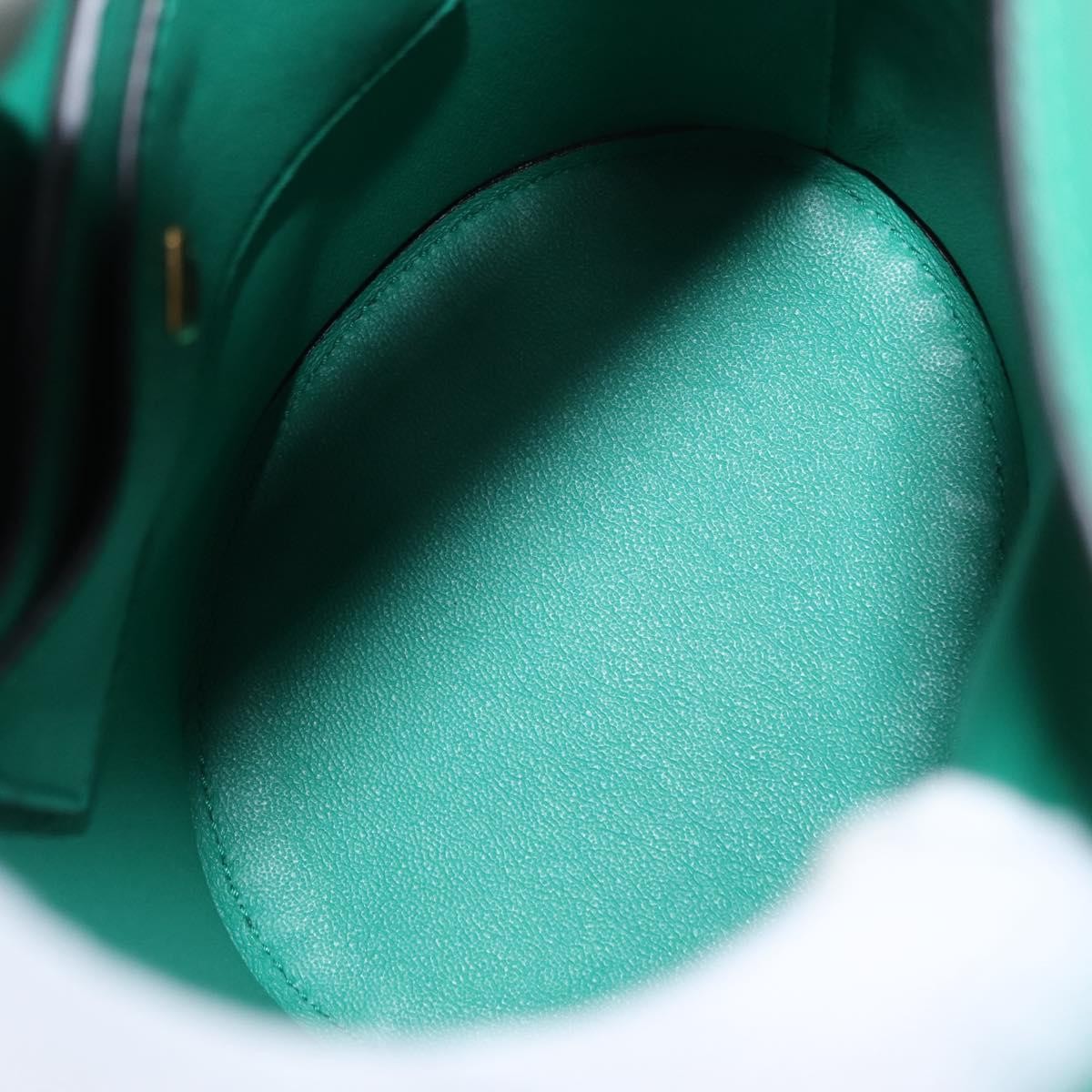 Salvatore Ferragamo Gancini Leather Green Leather Handbag (Pre-Owned)