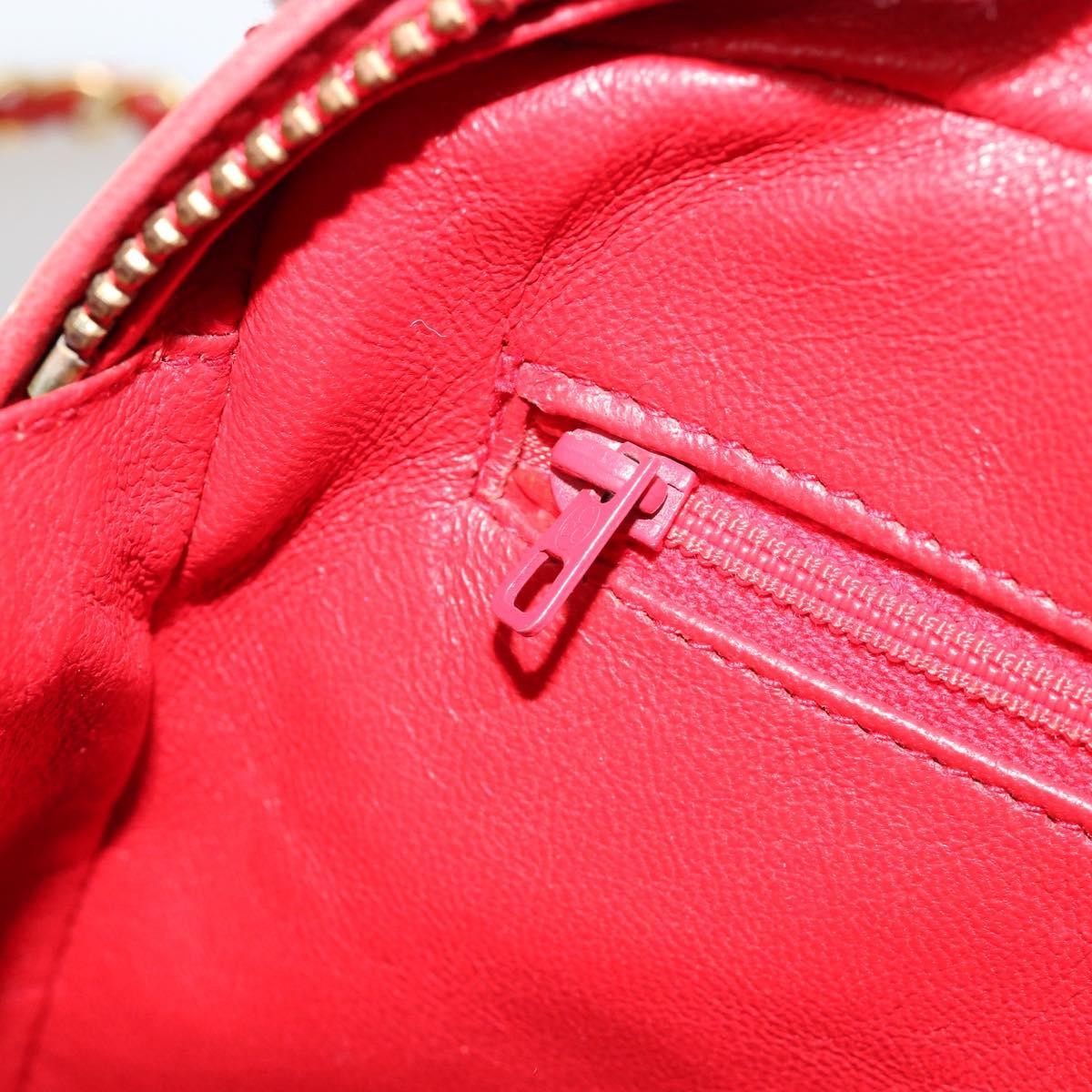 Chanel Vintage Diamond Cc Camera Chevron Canvas Red Canvas Handbag (Pre-Owned)