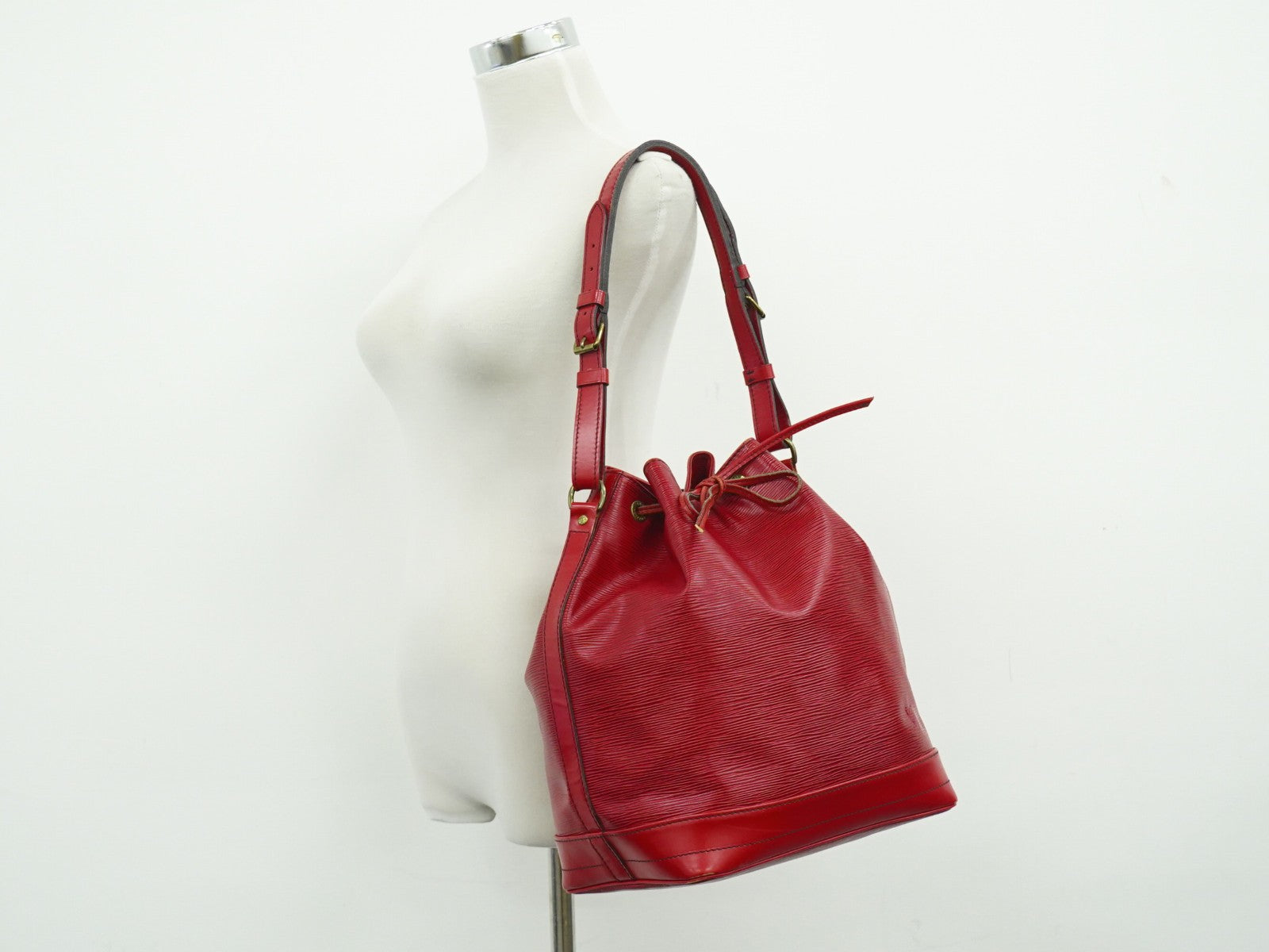 Louis Vuitton Petit Noe Nm Epi Leather Red Leather Shoulder Bag Bag (Pre-Owned)