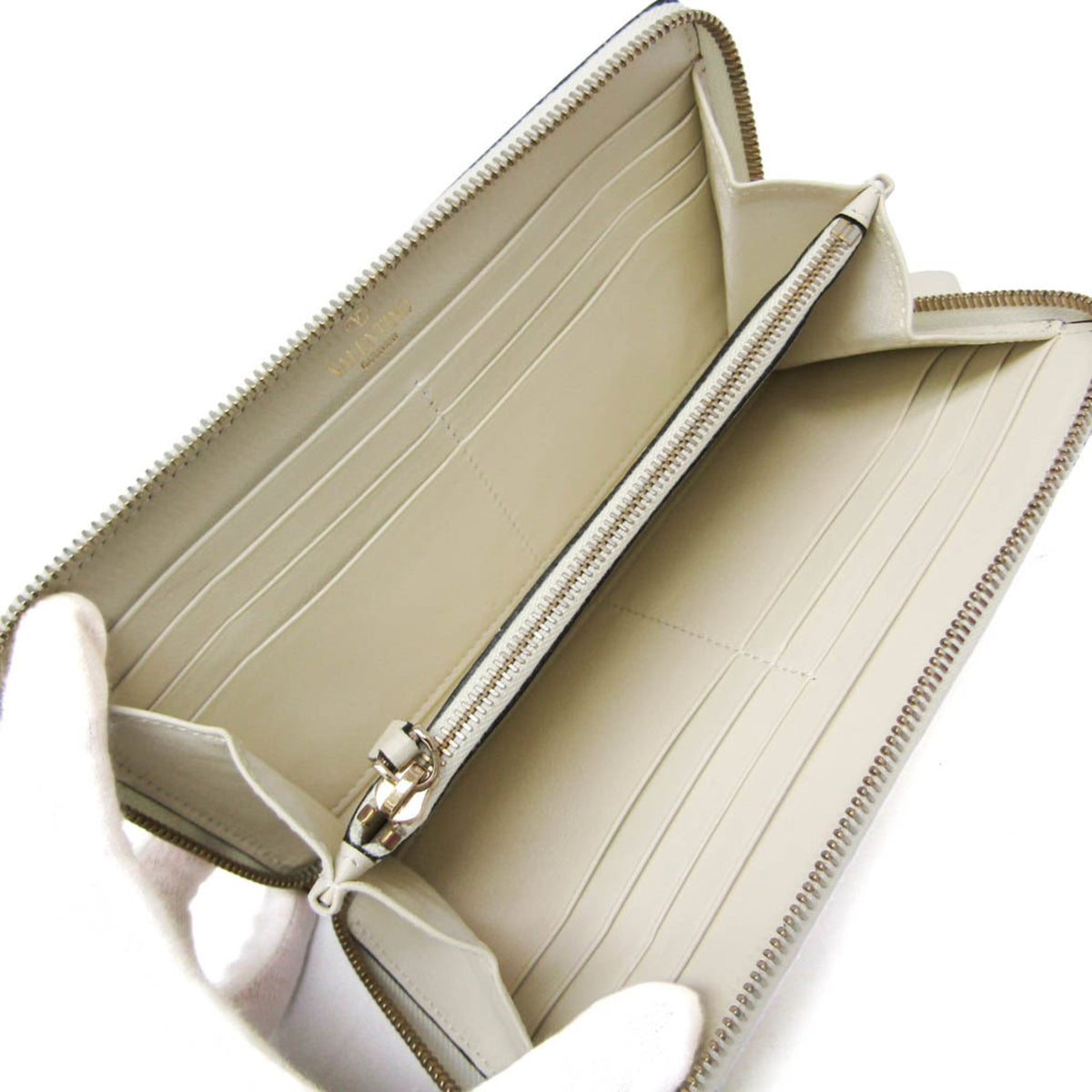 Valentino Garavani Rockstud Zip Around Leather White Leather Wallets Accessory (Pre-Owned)