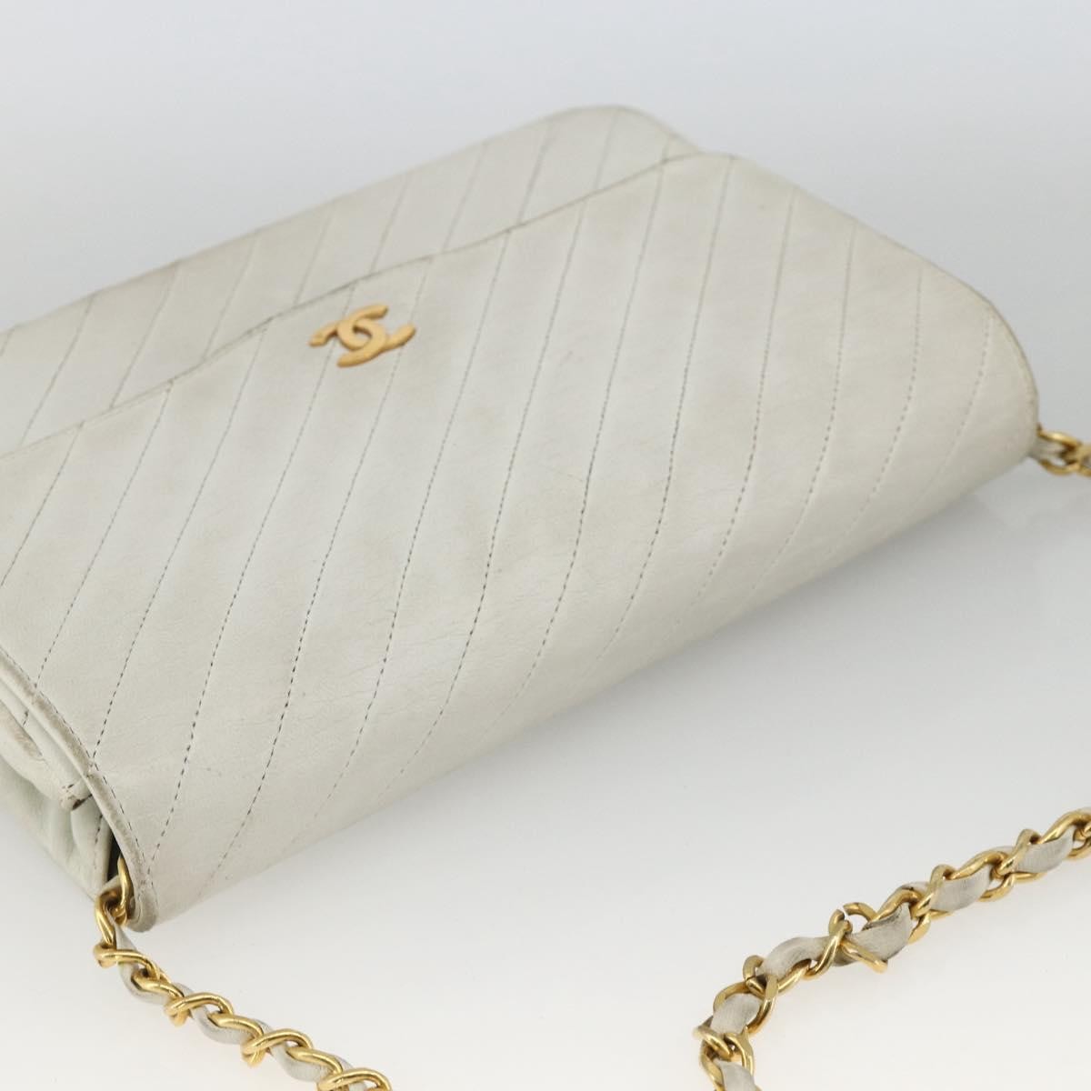 Chanel Matelasse Chain Leather White Leather Shoulder Bag Bag (Pre-Owned)
