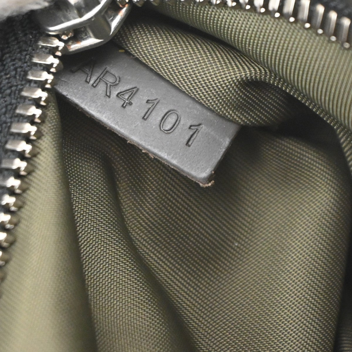 Louis Vuitton Acrobate Waist Damier Geant Canvas Black Canvas Handbag (Pre-Owned)