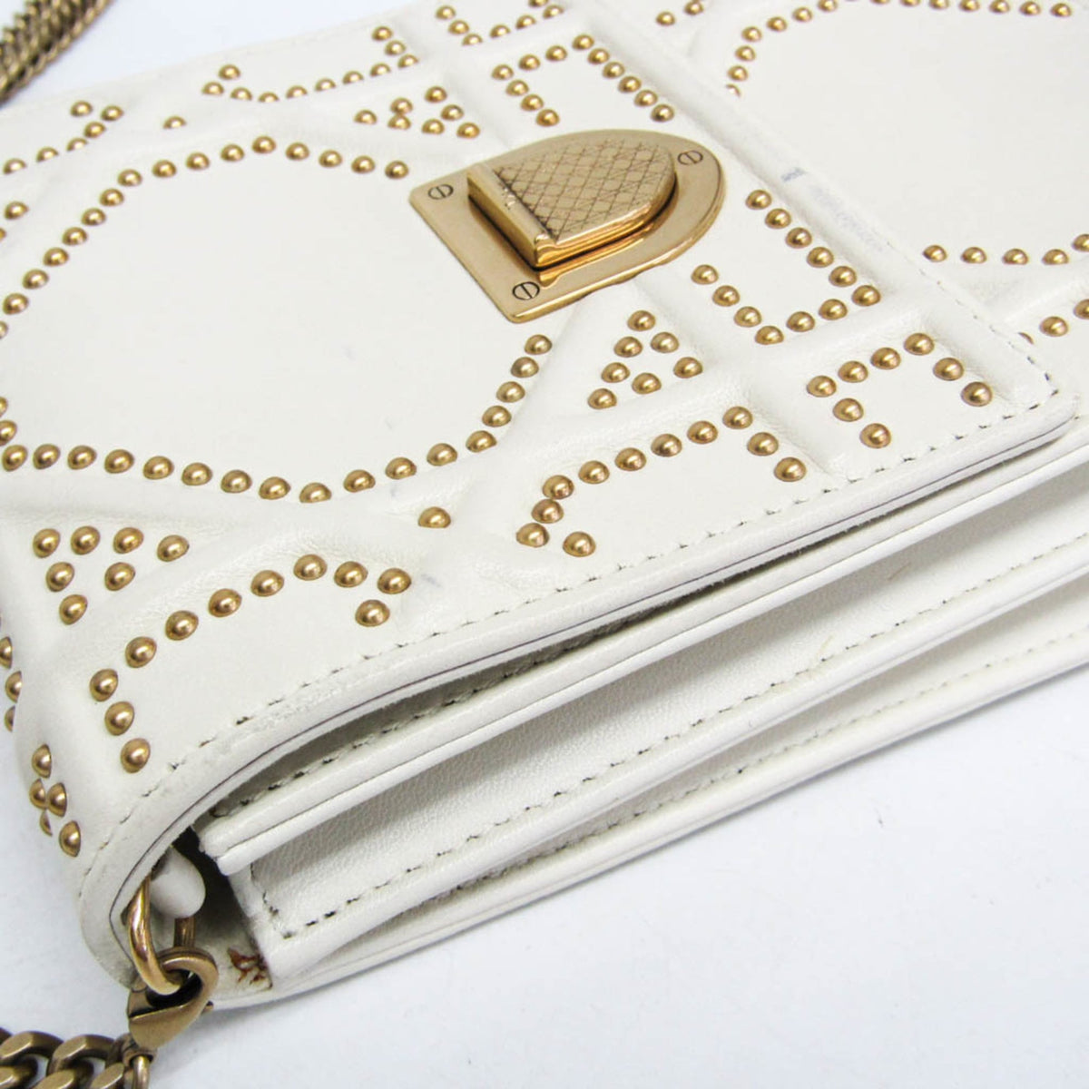 Christian Dior Diorama Vertical Clutch On Chain Studded Leather White Leather Clutche & Pouche Bag (Pre-Owned)