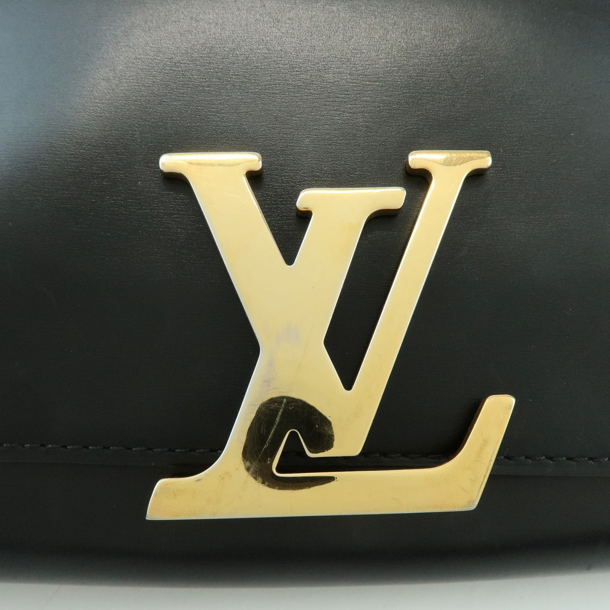 Louis Vuitton Chain Louise Clutch Leather Black Leather Clutche & Pouche Bag (Pre-Owned)