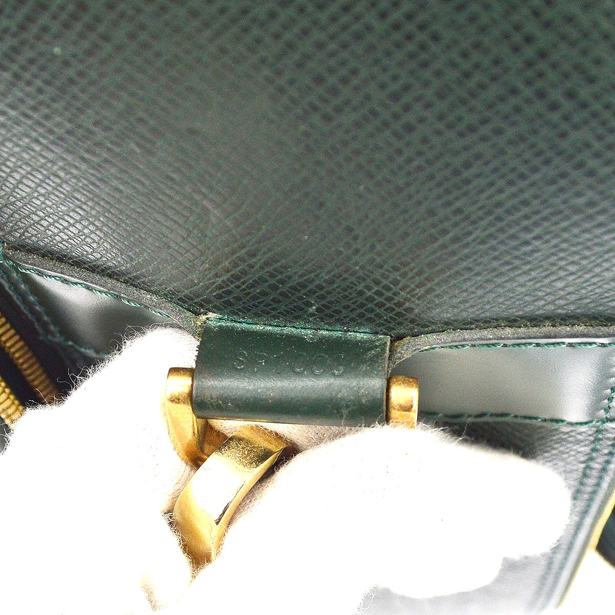 Louis Vuitton Tura Messenger Taiga Leather Green Leather Handbag (Pre-Owned)