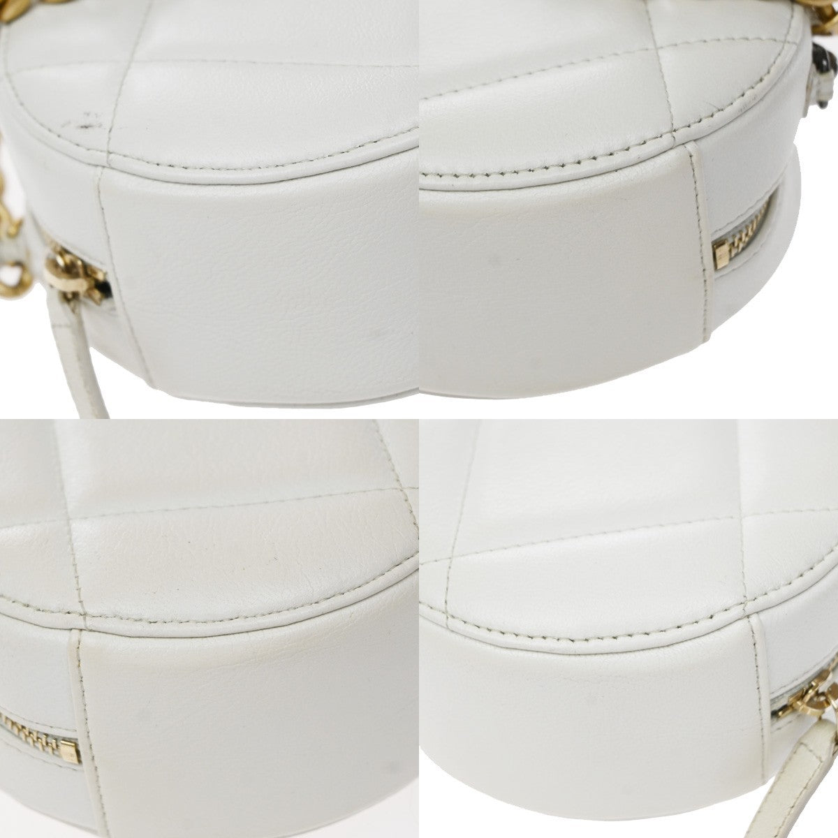 Chanel Chanel 19 Quilted White Leather Clutche & Pouche Bag (Pre-Owned)