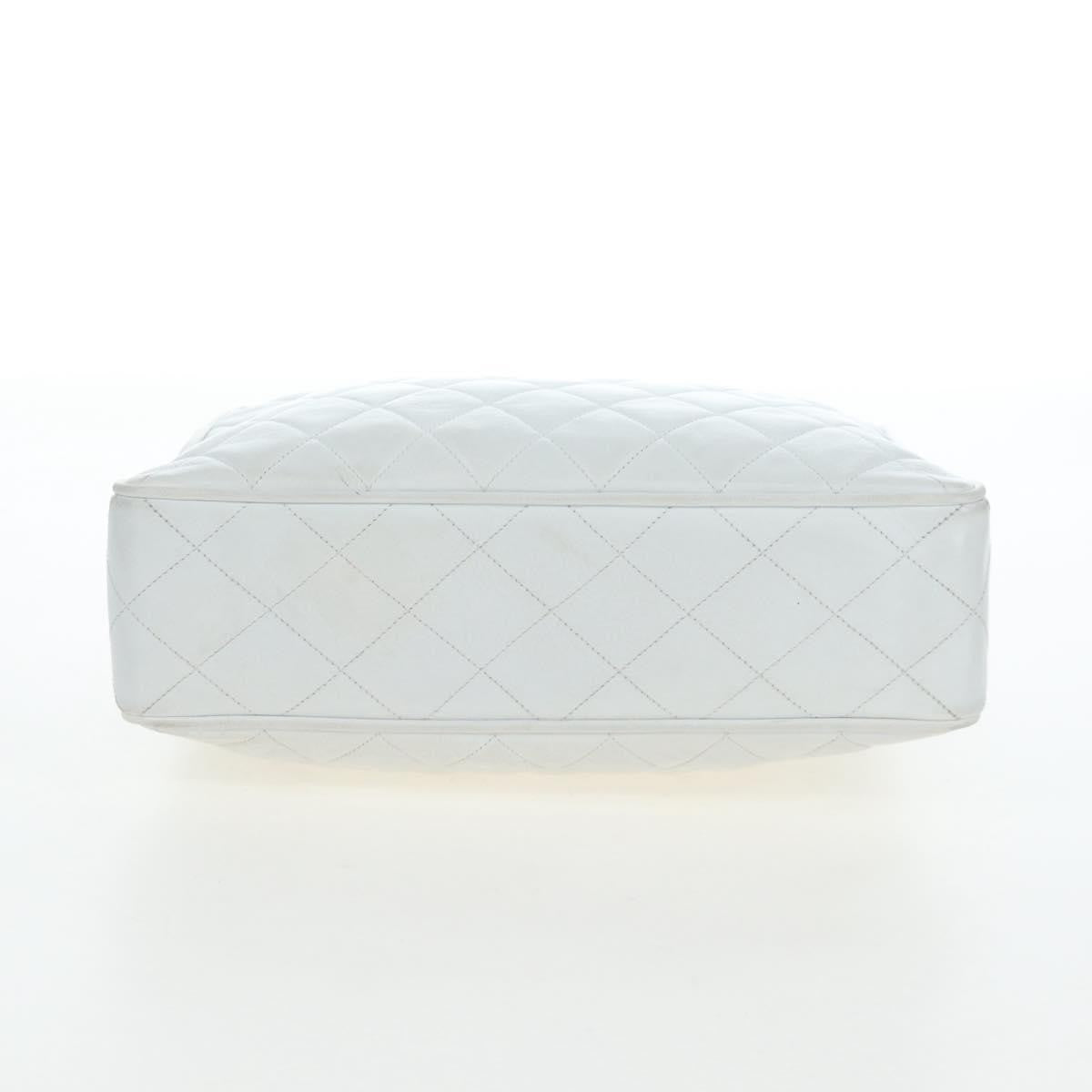 Chanel Shoulder Quilted Leather White Leather Shoulder Bag Bag (Pre-Owned)
