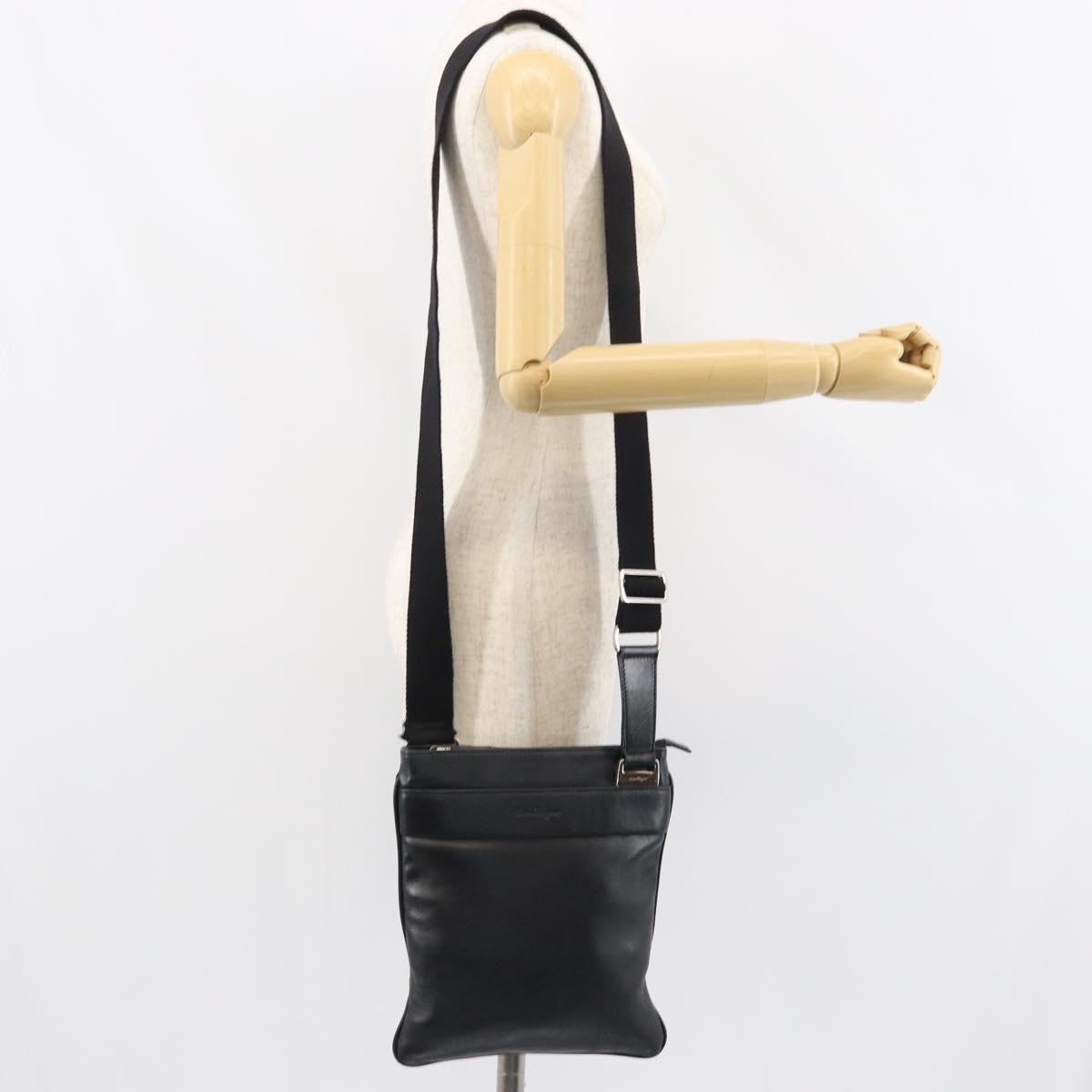 Salvatore Ferragamo Vintage Leather Black Leather Shoulder Bag Bag (Pre-Owned)