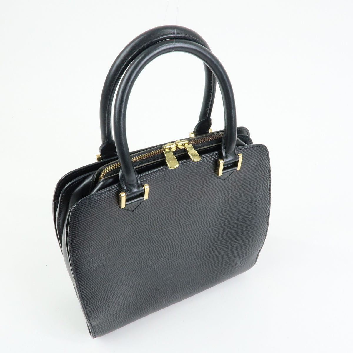 Louis Vuitton Pont Neuf Epi Leather Black Leather Handbag (Pre-Owned)