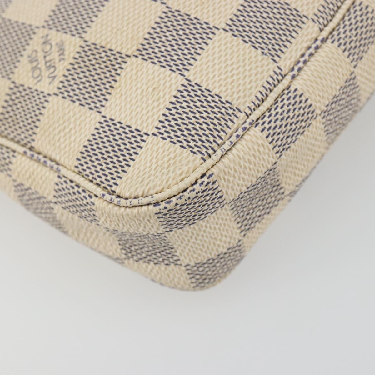 Louis Vuitton Pochette Accessoires Damier Beige Canvas Clutche & Pouche Bag (Pre-Owned)