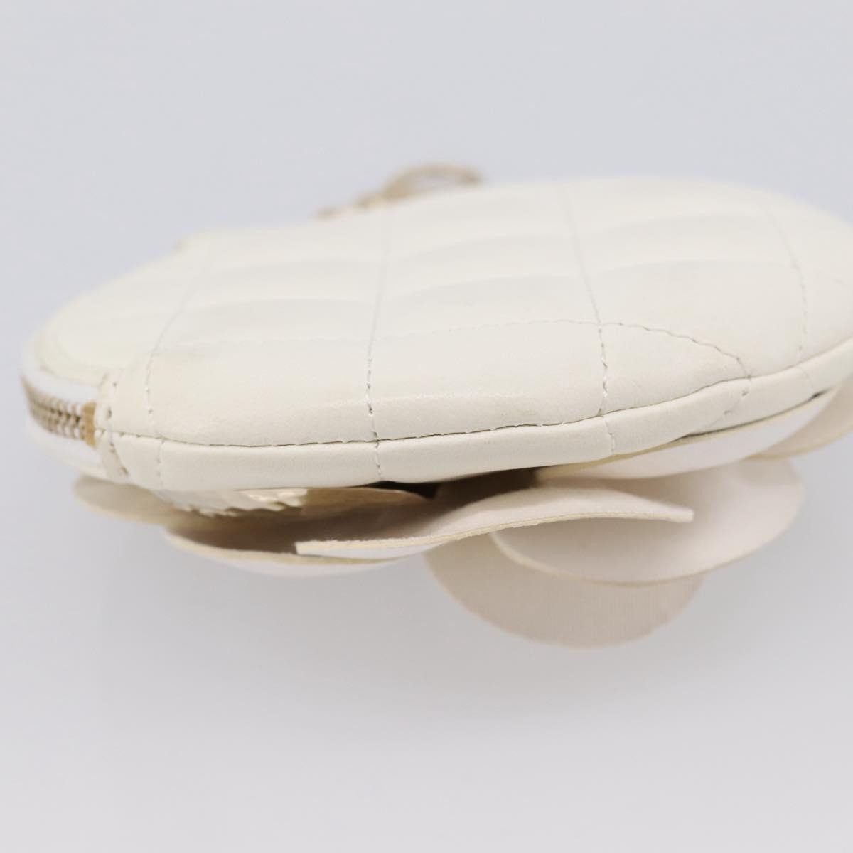 Chanel Camellia Round Clutch With Chain Lambskin White Leather Clutche & Pouche Bag (Pre-Owned)