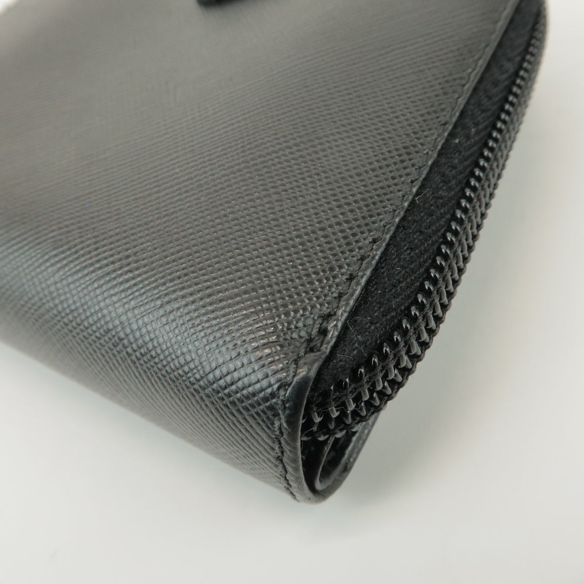 Prada Bifold Zip Around Saffiano Leather Black Leather Wallets Accessory (Pre-Owned)
