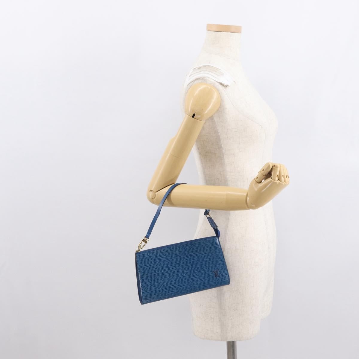 Louis Vuitton Pochette Accessoires Epi Leather Blue Leather Clutche & Pouche Bag (Pre-Owned)