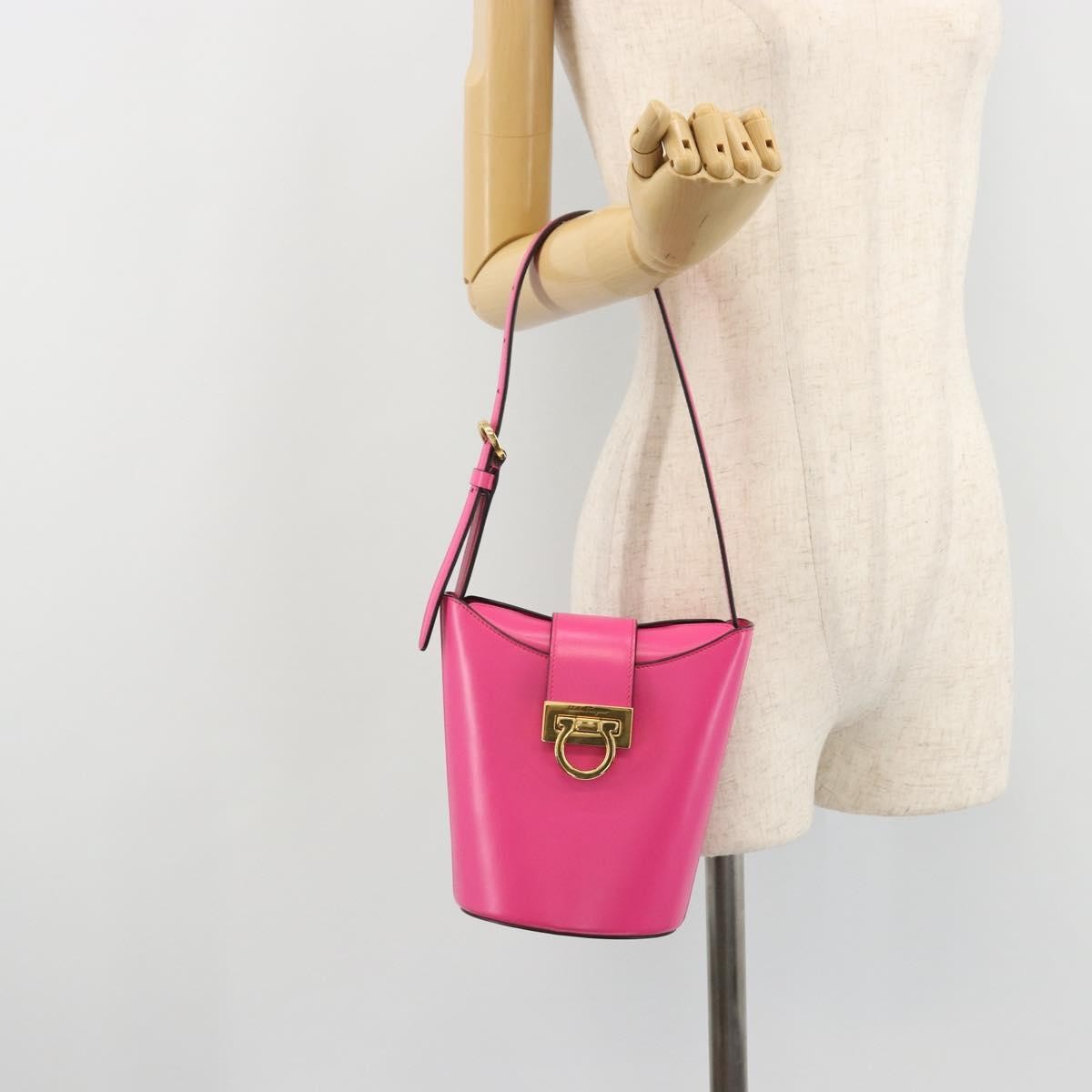 Salvatore Ferragamo Trifolio Leather Pink Leather Shoulder Bag Bag (Pre-Owned)