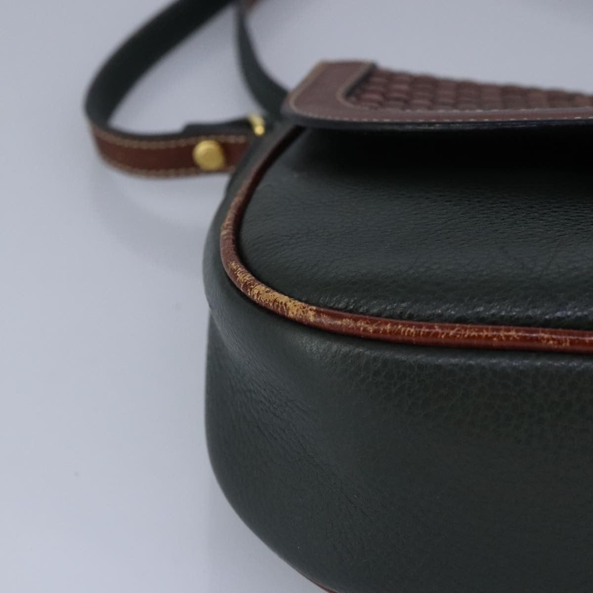 Bally Vintage Leather Green Leather Shoulder Bag Bag (Pre-Owned)