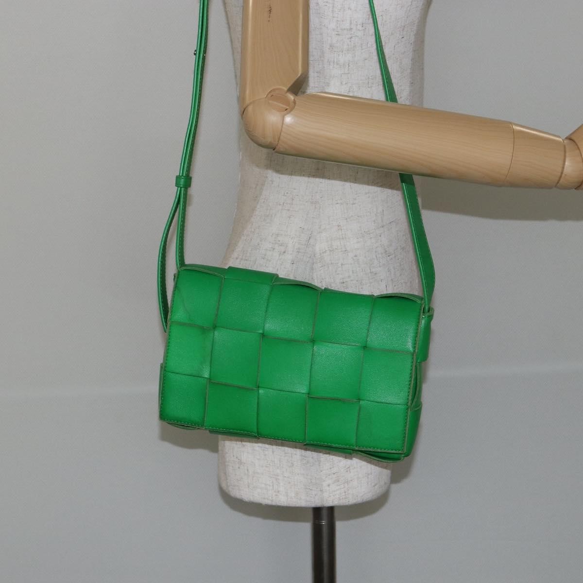 Bottega Veneta Cassette Maxi Intrecciato Leather Green Leather Bag (Pre-Owned)