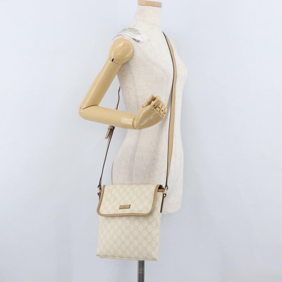 Gucci Flap Messenger Gg Coated Canvas Beige Canvas Shoulder Bag Bag (Pre-Owned)