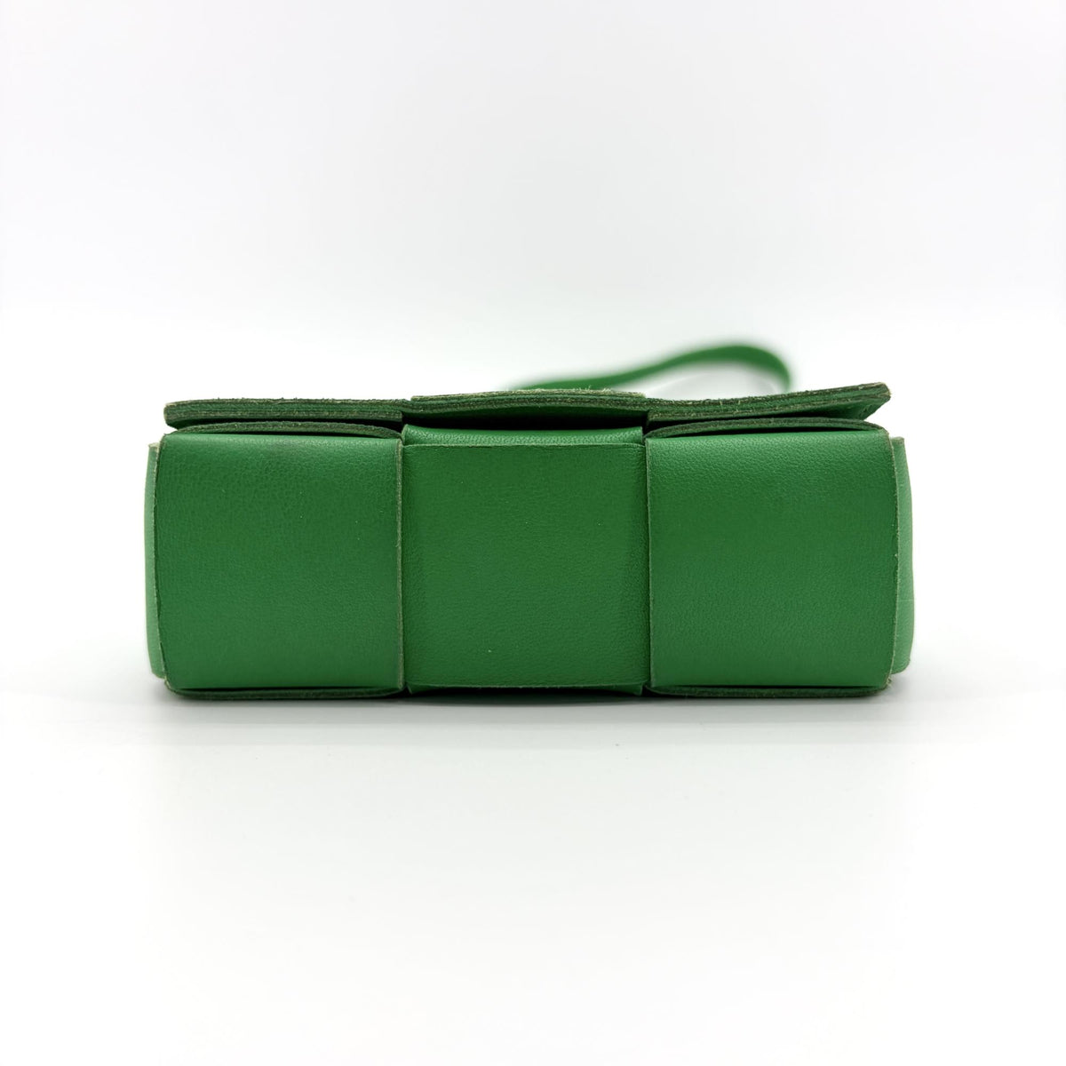Bottega Veneta Cassette Maxi Intrecciato Leather Green Leather Crossbody Bag Bag (Pre-Owned)