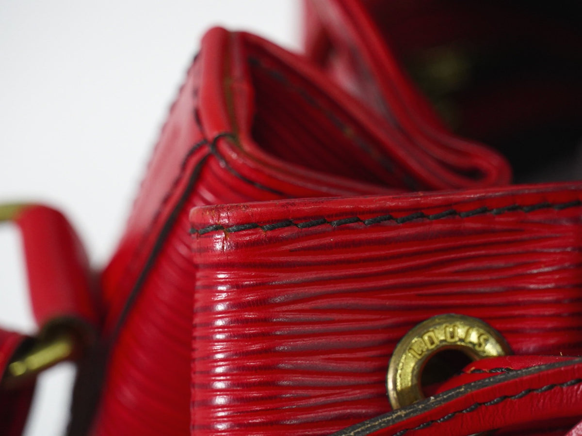 Louis Vuitton Petit Noe Epi Leather Red Leather Handbag (Pre-Owned)