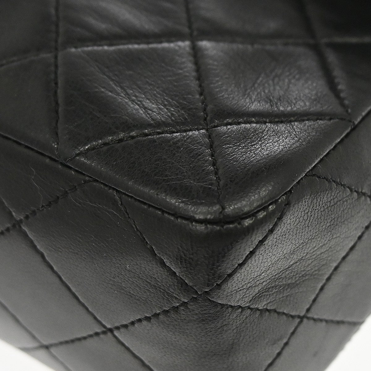 Chanel Vintage Square Classic Flap Quilted Lambskin Black Leather Handbag (Pre-Owned)