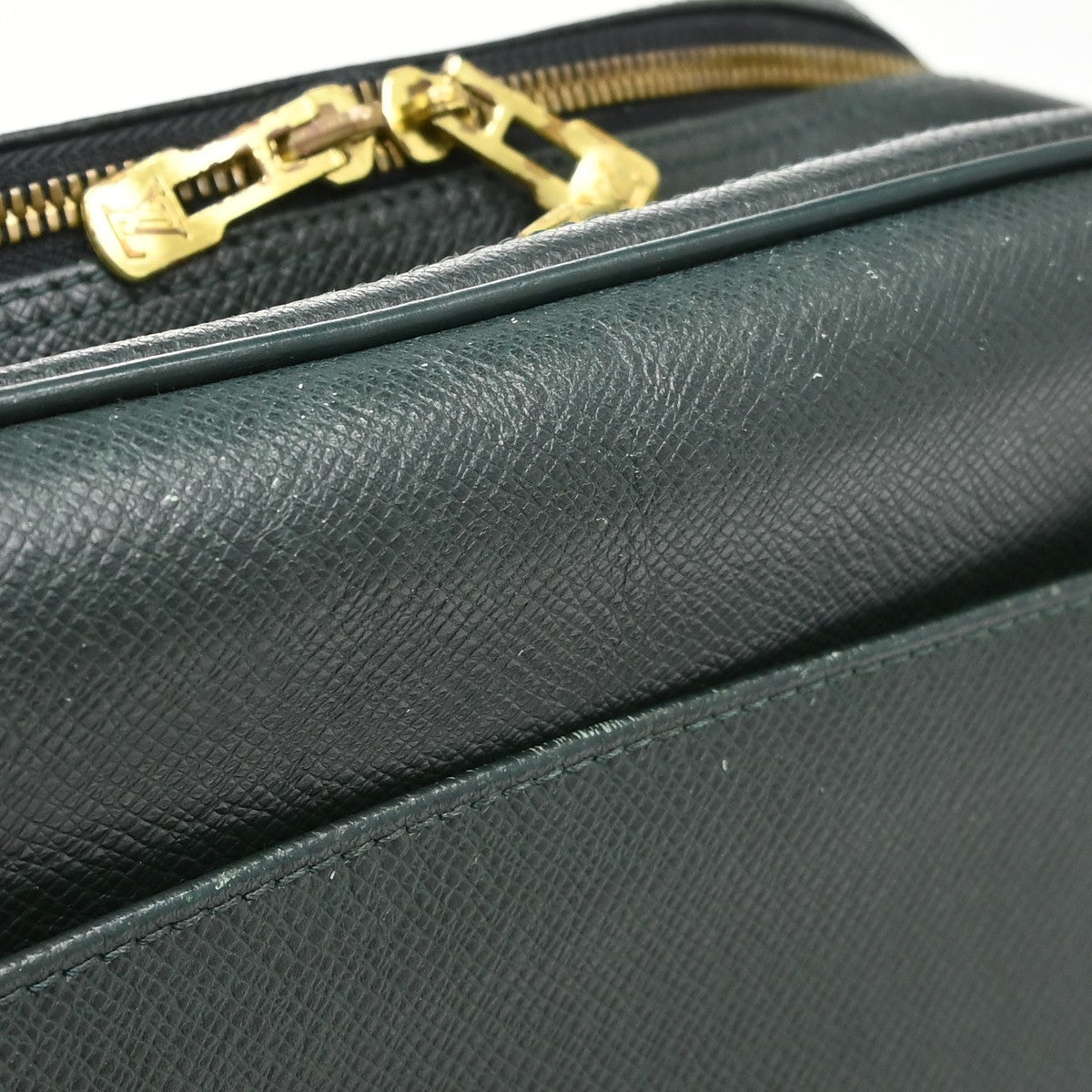 Louis Vuitton Reporter Taiga Leather Green Leather Shoulder Bag Bag (Pre-Owned)