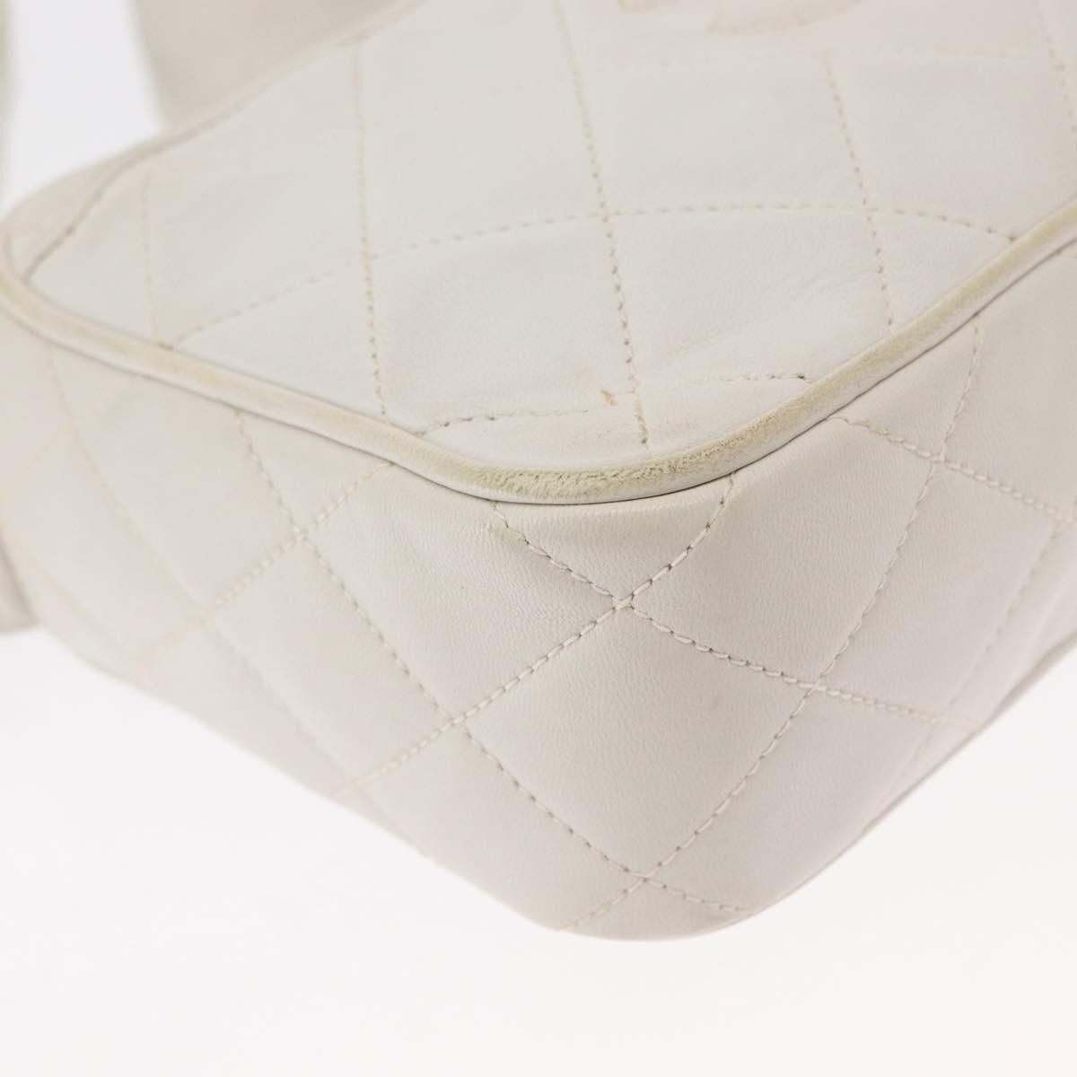 Chanel Vintage Diamond Cc Slit Pocket Camera Quilted Leather White Leather Shoulder Bag Bag (Pre-Owned)