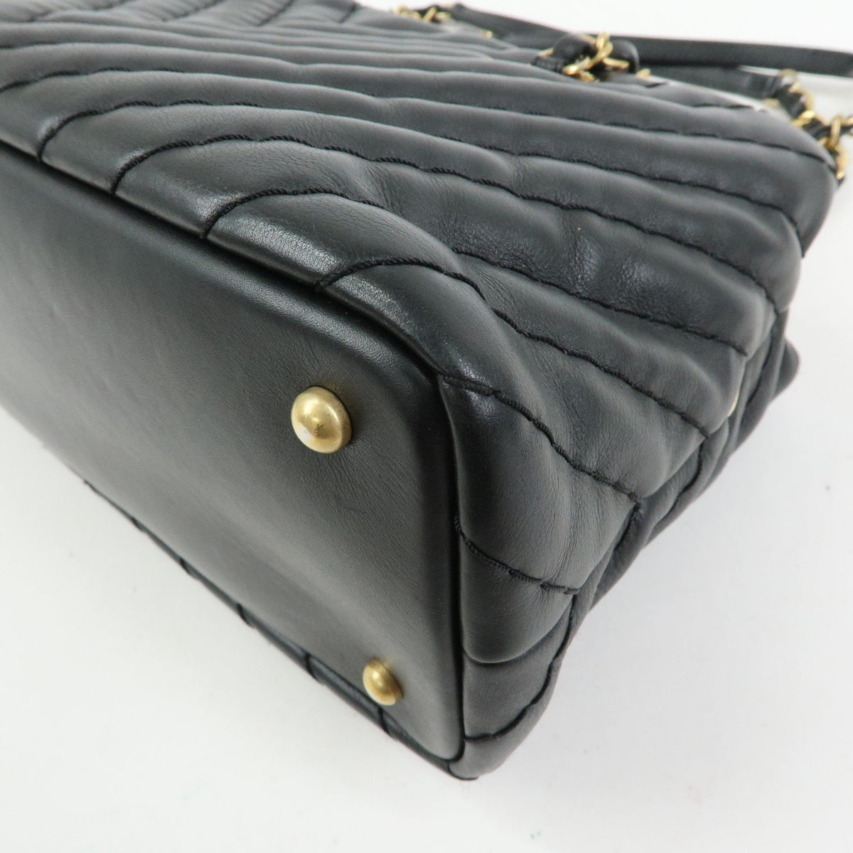 Chanel V Stitch Leather Black Calfskin Handbag (Pre-Owned)