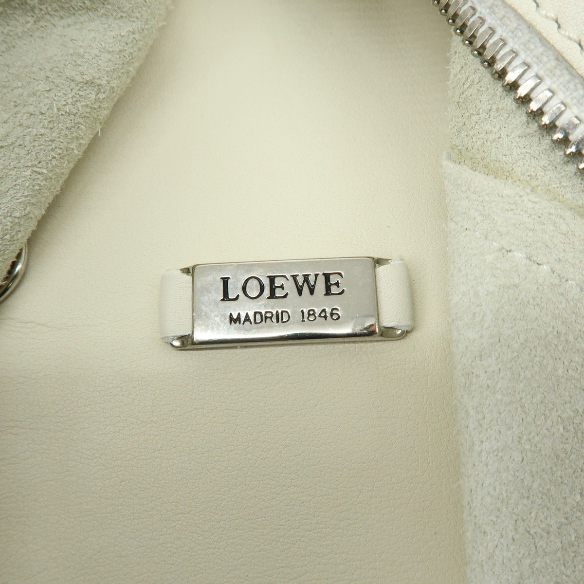Loewe Anton Sling Leather White Leather Handbag (Pre-Owned)