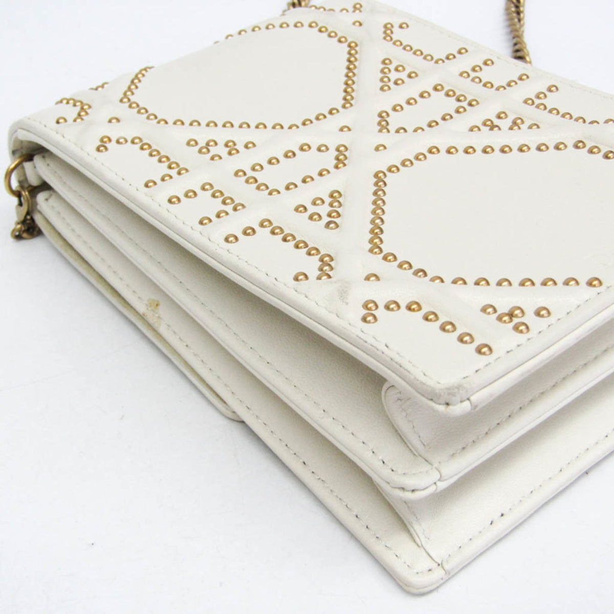 Christian Dior Diorama Vertical Clutch On Chain Studded Leather White Leather Clutche & Pouche Bag (Pre-Owned)