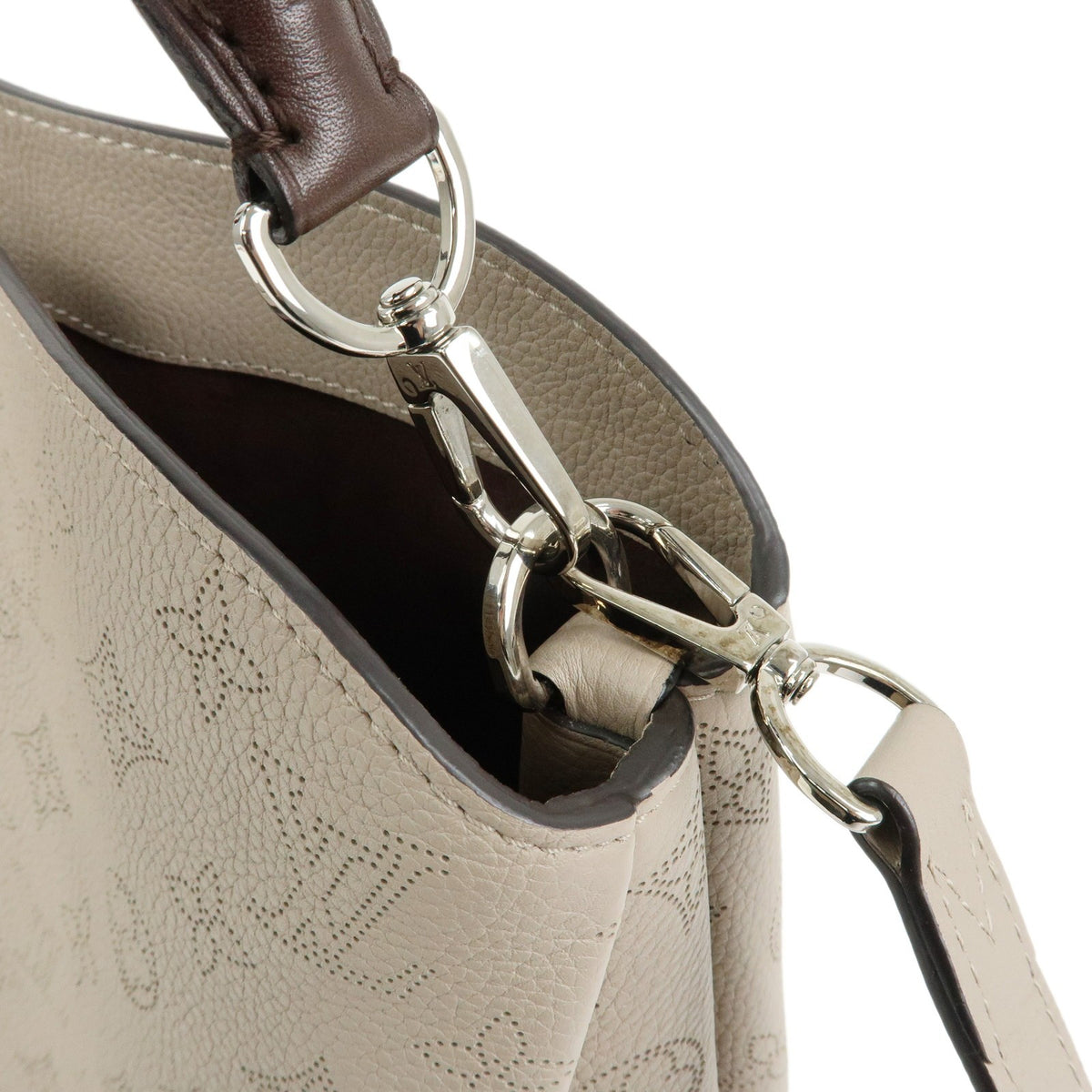 Louis Vuitton Babylone Mahina Leather Beige Leather Handbag (Pre-Owned)