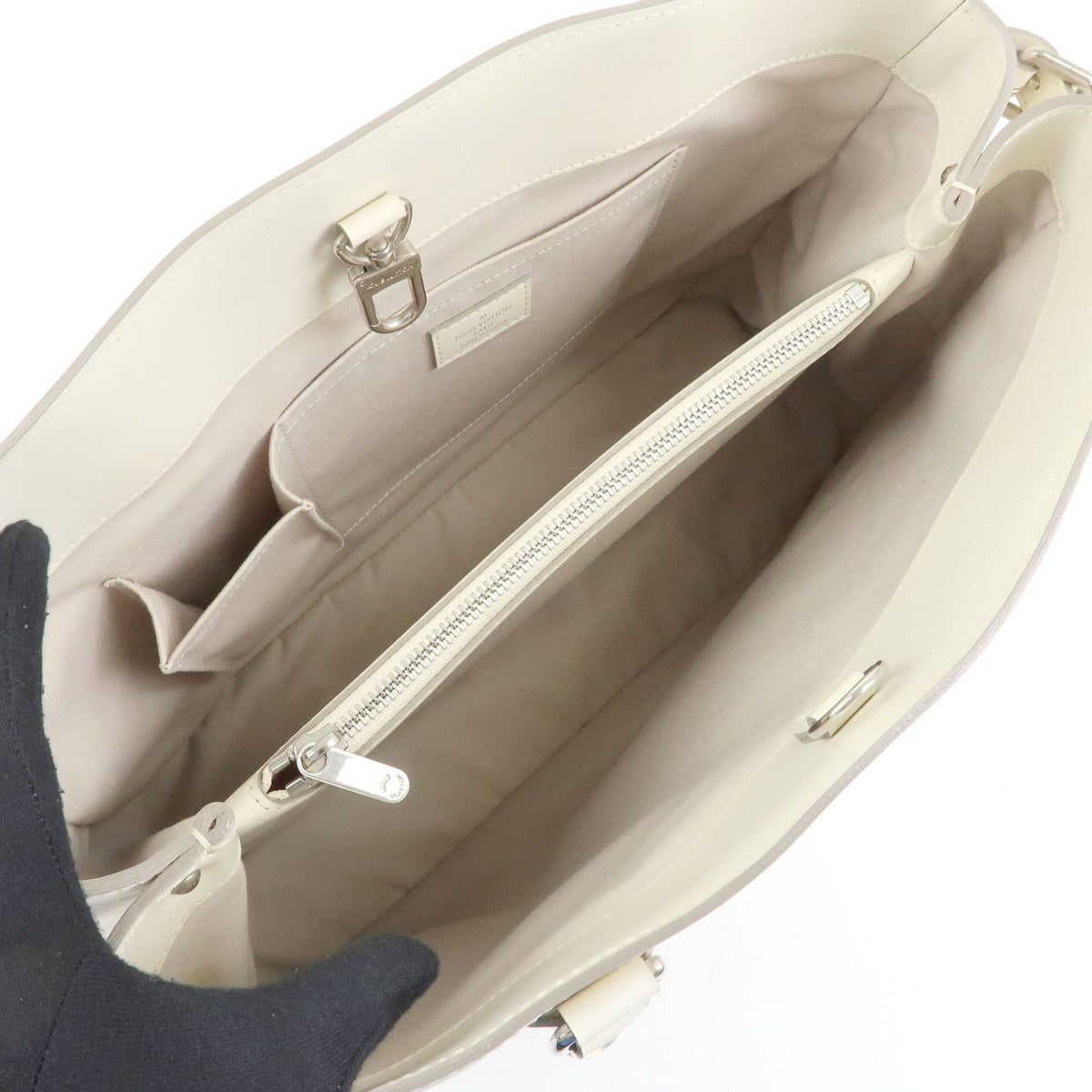 Louis Vuitton Passy Epi Leather White Leather Tote Bag Bag (Pre-Owned)