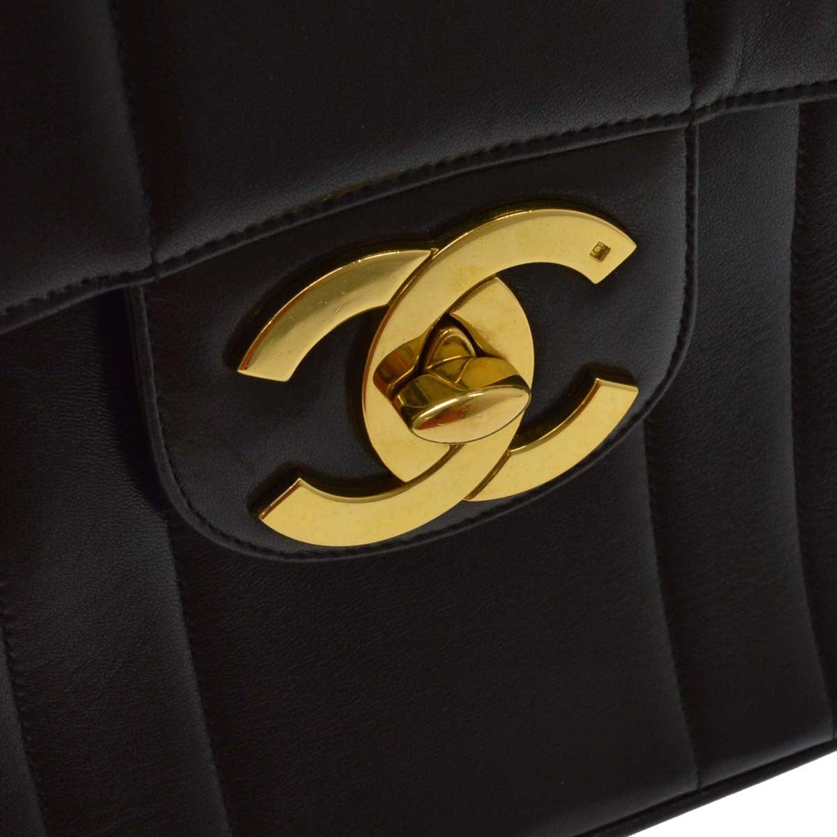 Chanel Vintage Mademoiselle Flap Lambskin Black Leather Handbag (Pre-Owned)