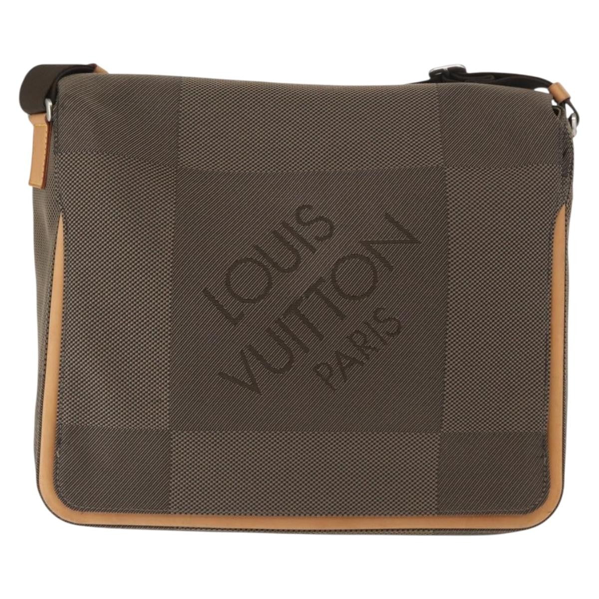 Louis Vuitton Terre Messenger Damier Geant Canvas Brown Canvas Shoulder Bag Bag (Pre-Owned)