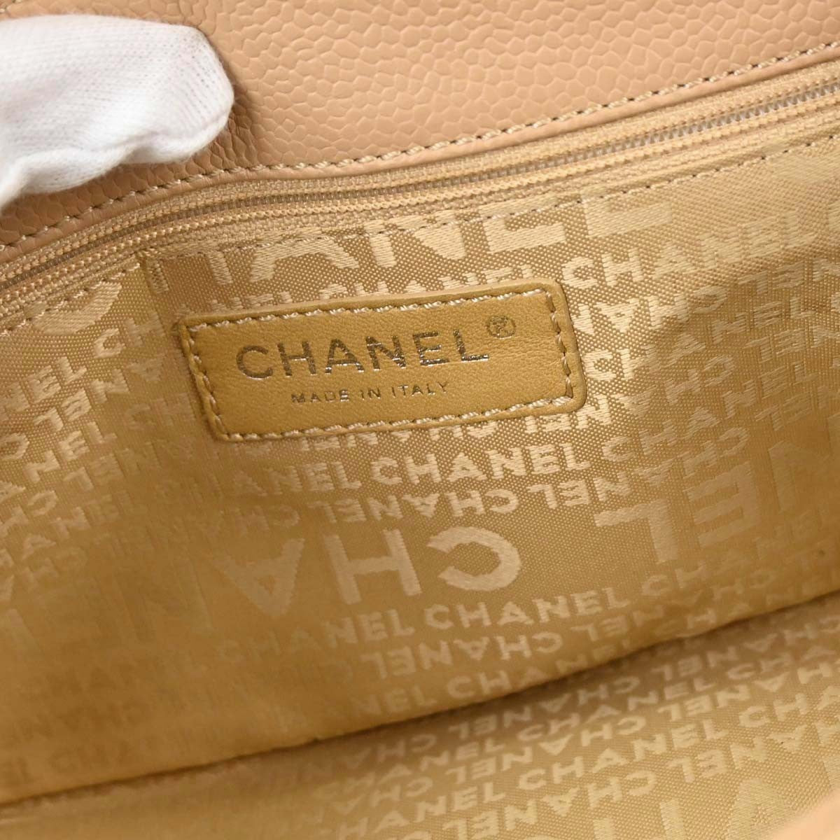 Chanel Mademoiselle Lock Shoulder Bag Quilted Caviar Beige Leather Shoulder Bag Bag (Pre-Owned)