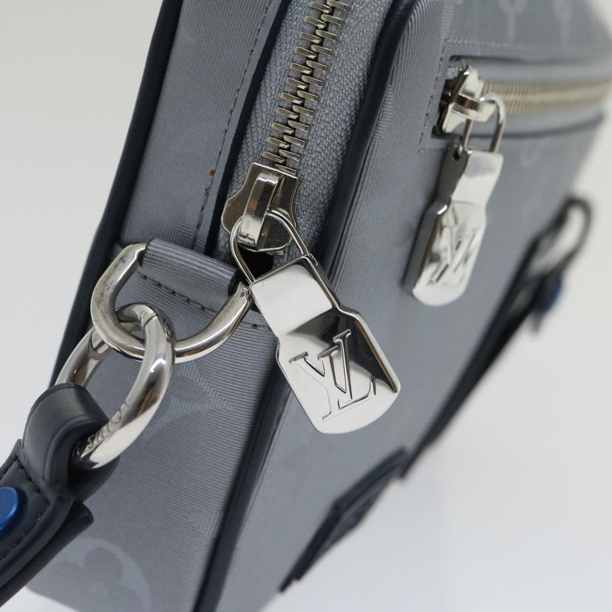 Louis Vuitton Alpha Clutch Limited Edition Monogram Satellite Canvas Silver Nylon Clutche & Pouche Bag (Pre-Owned)